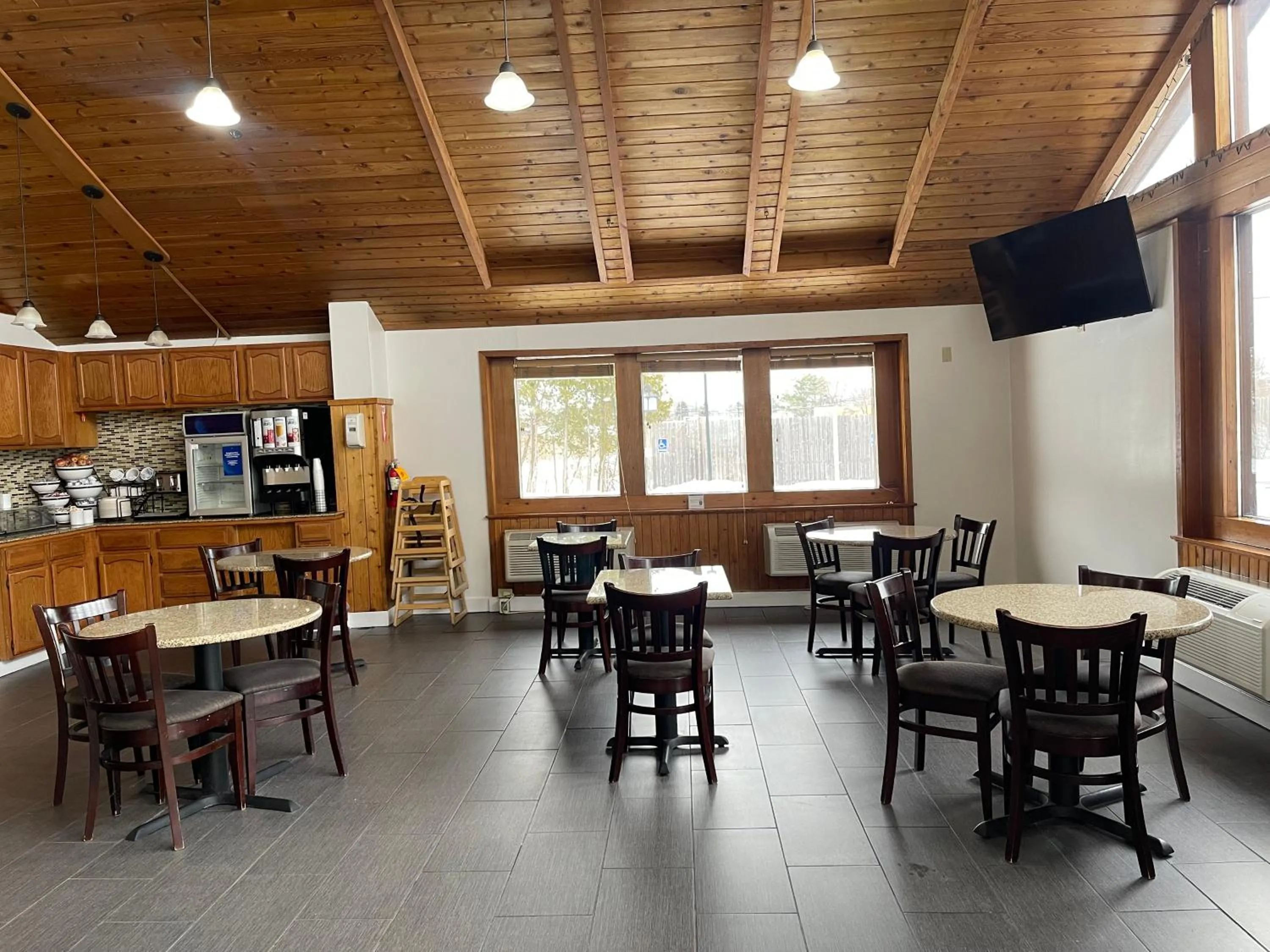 Breakfast in Comfort Inn & Suites Syracuse-Carrier Circle