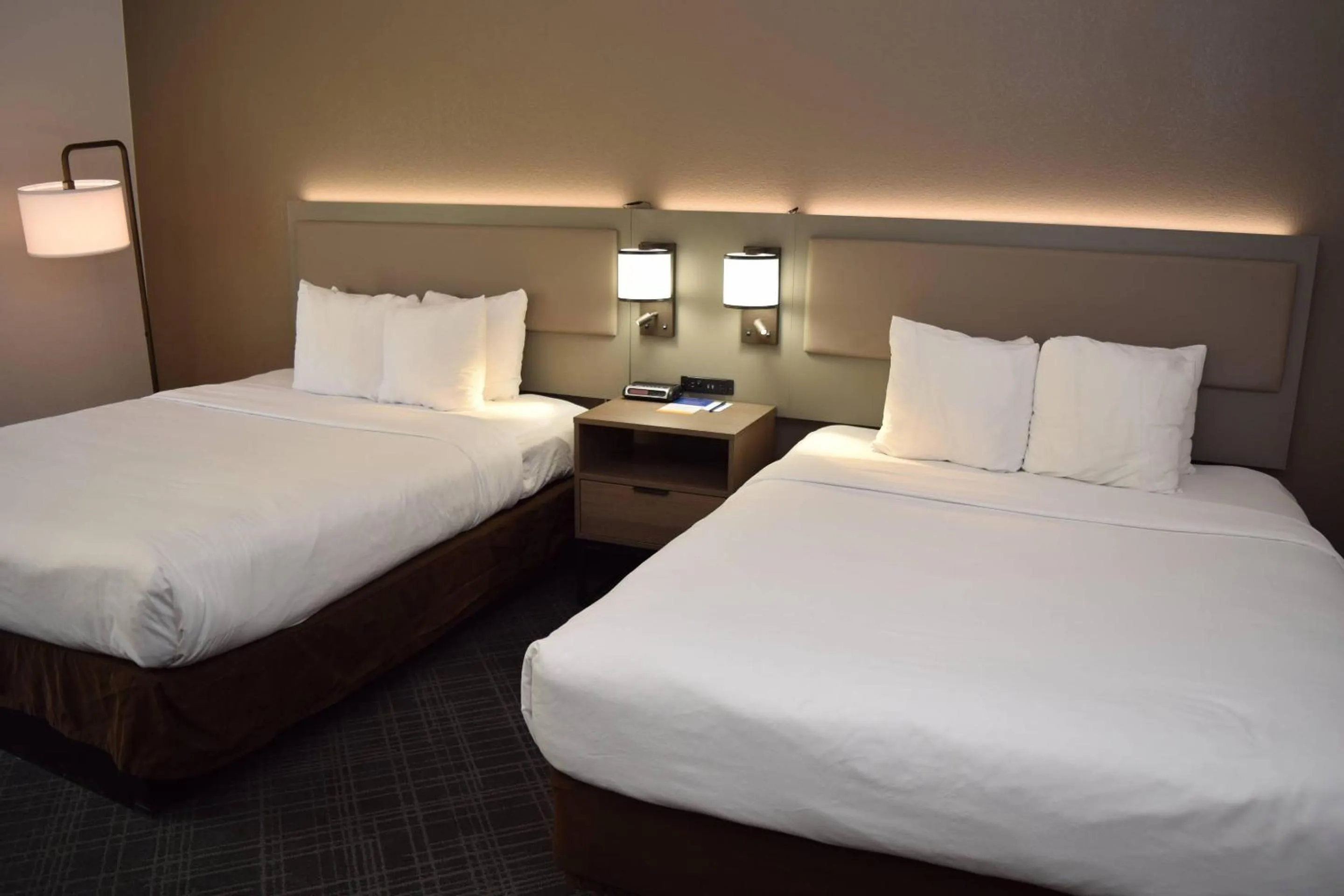 Bedroom, Bed in Comfort Inn & Suites Syracuse-Carrier Circle