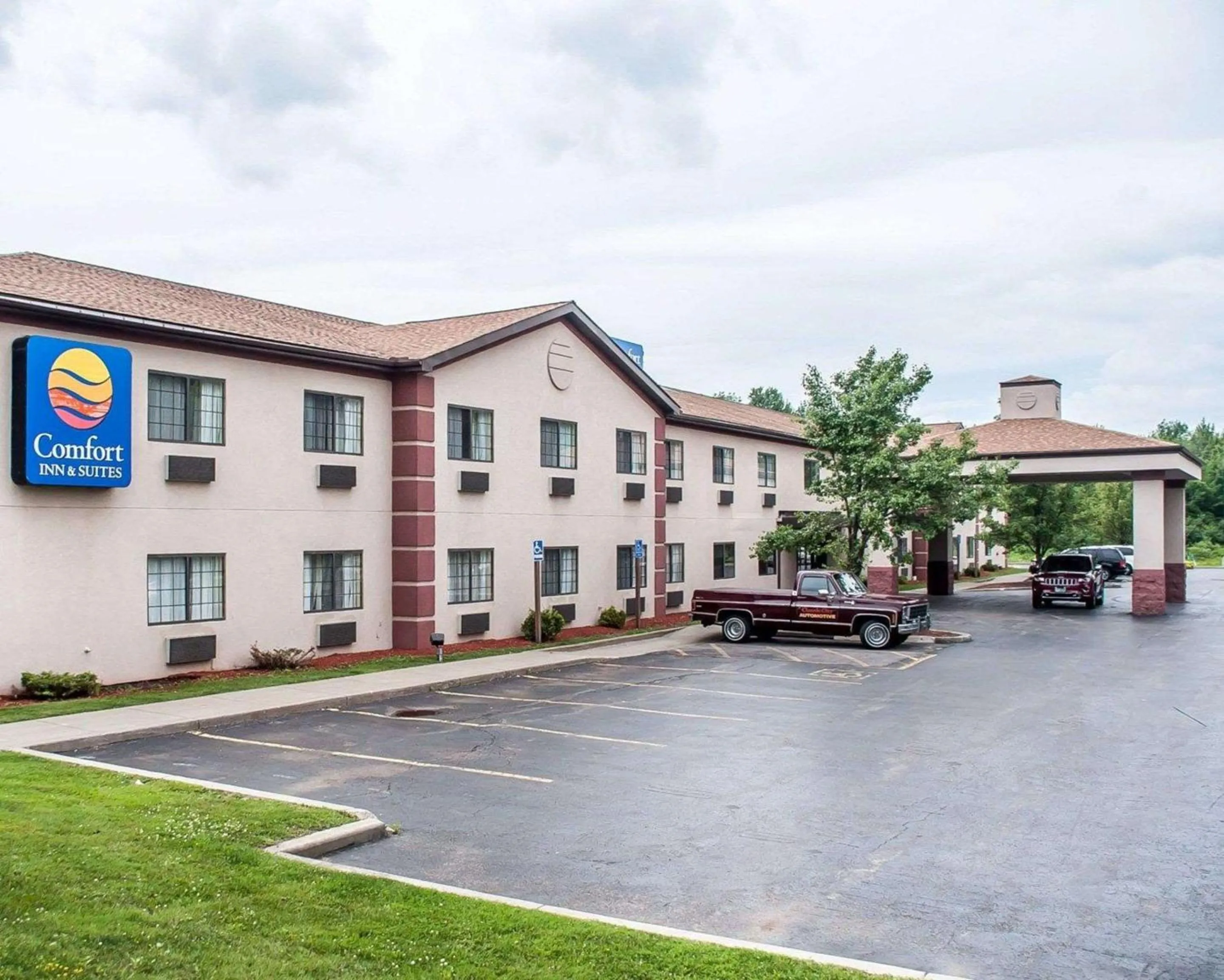 Property building in Comfort Inn & Suites Hamburg - Buffalo South