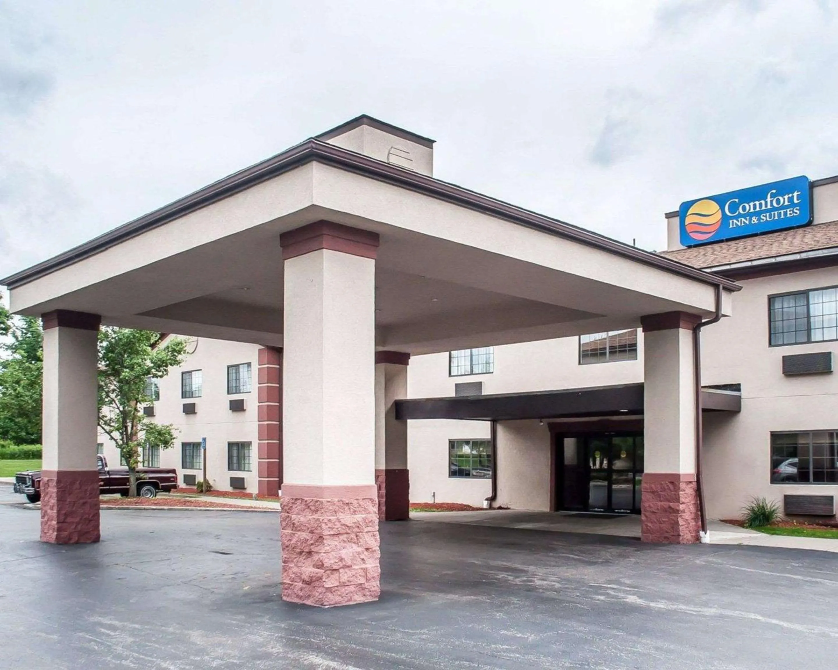 Property building in Comfort Inn & Suites Hamburg - Buffalo South