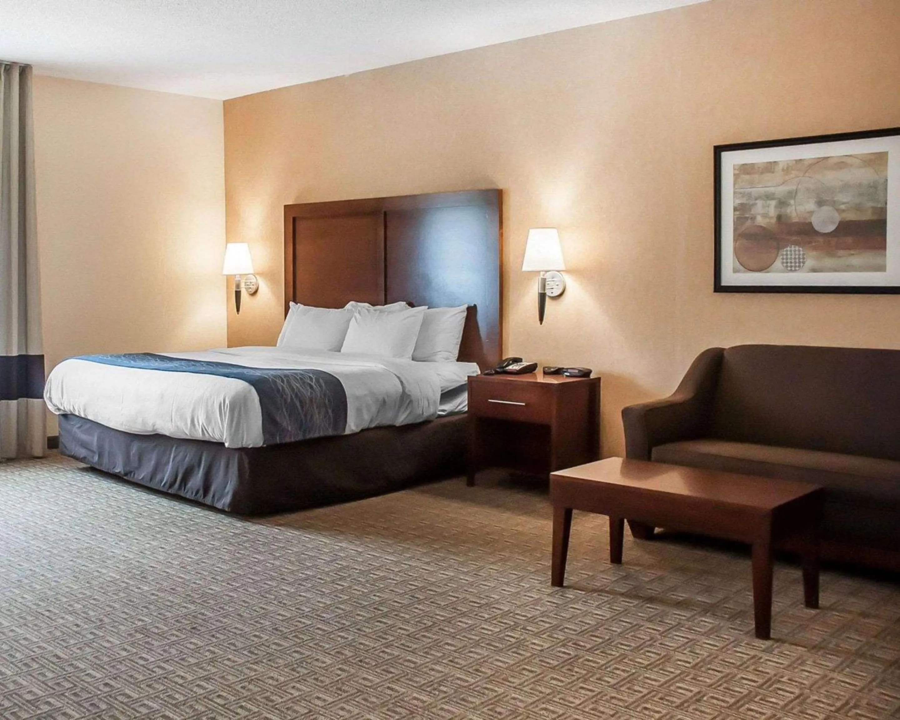 Bed in Comfort Inn & Suites Hamburg - Buffalo South