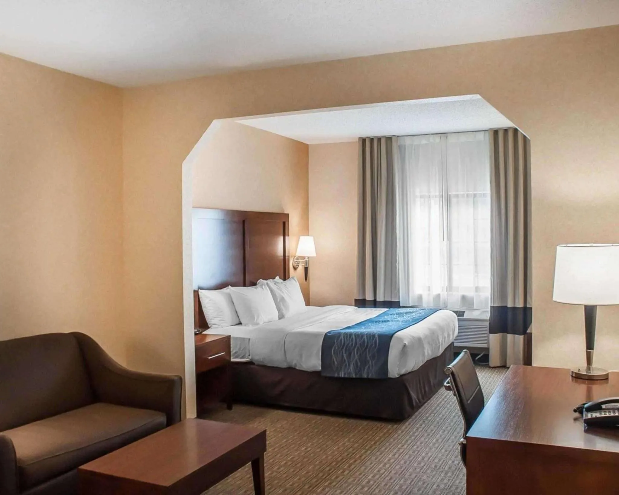Bed in Comfort Inn & Suites Hamburg - Buffalo South