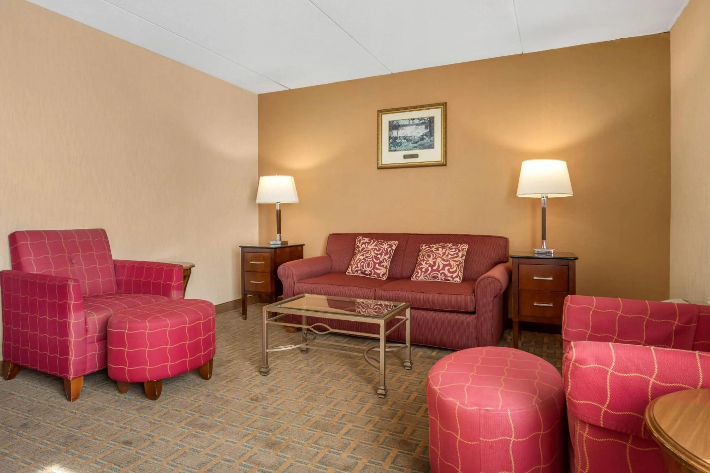 Bedroom in Clarion Hotel Conference Center on Lake Erie
