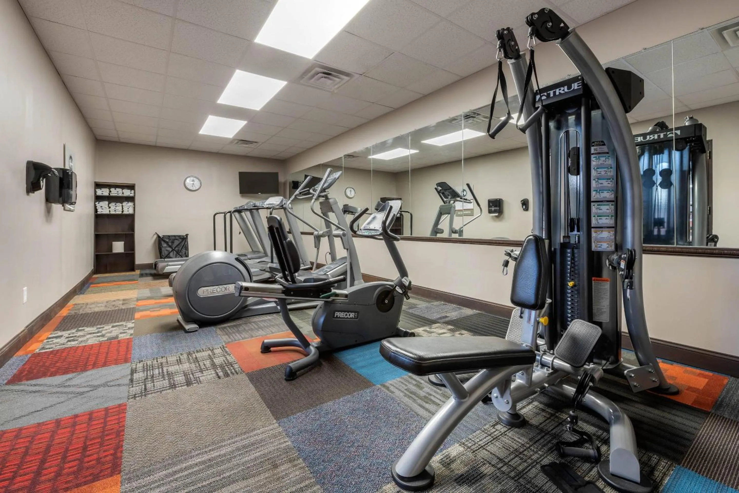 Fitness centre/facilities in Clarion Hotel Conference Center on Lake Erie
