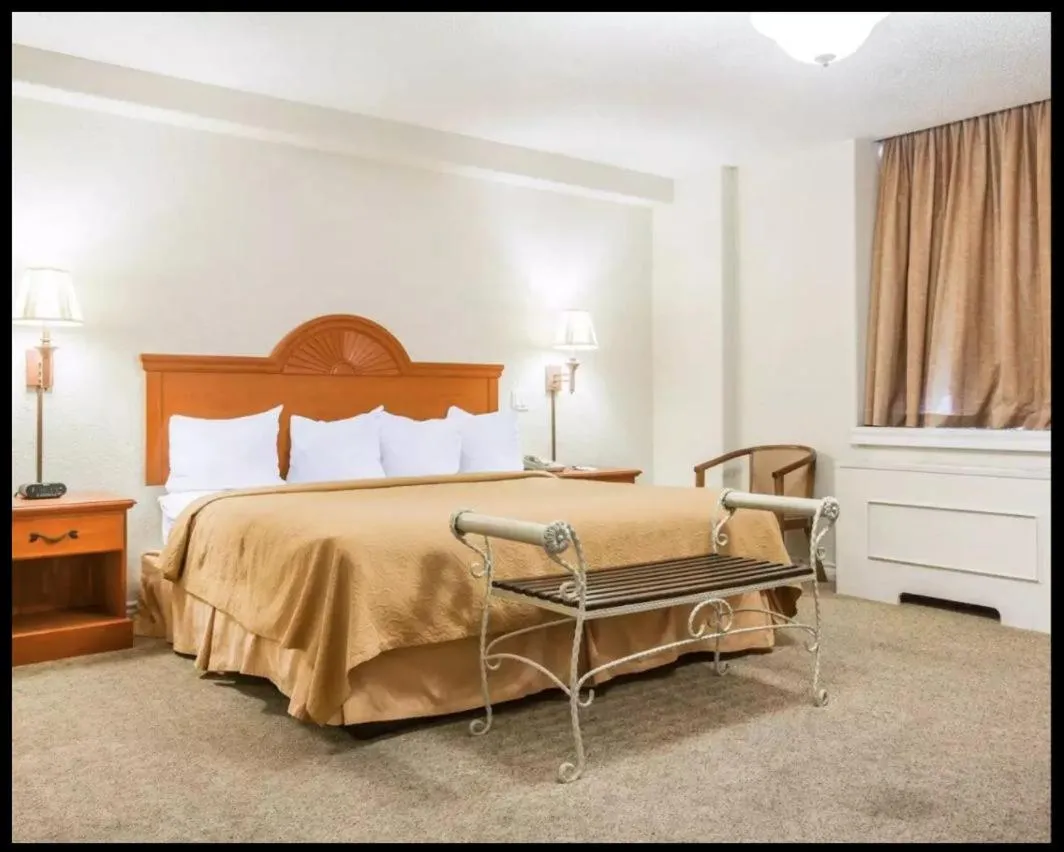 Bed in St Lawrence hotel