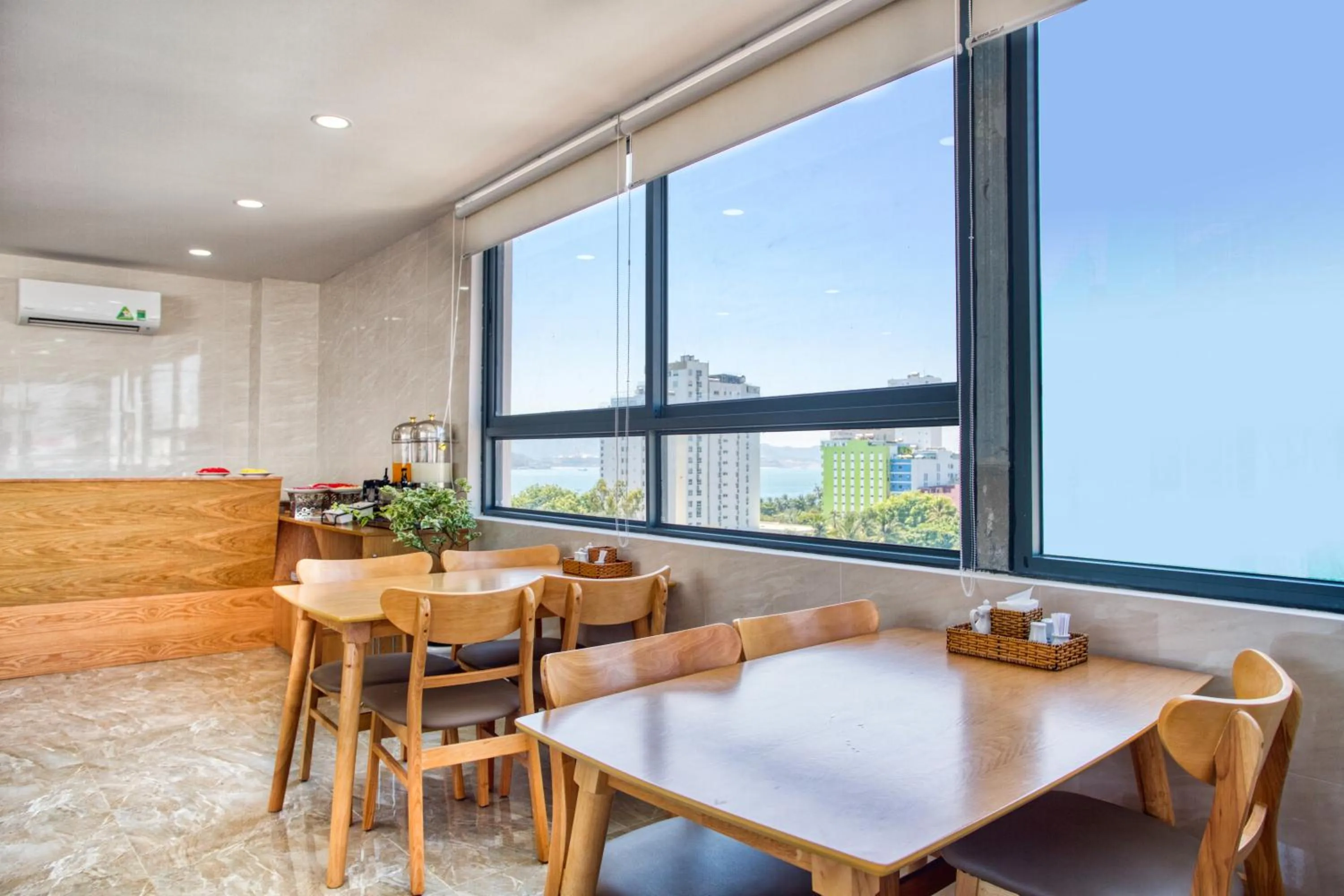 Restaurant/places to eat in Larosa Hotel Nha Trang