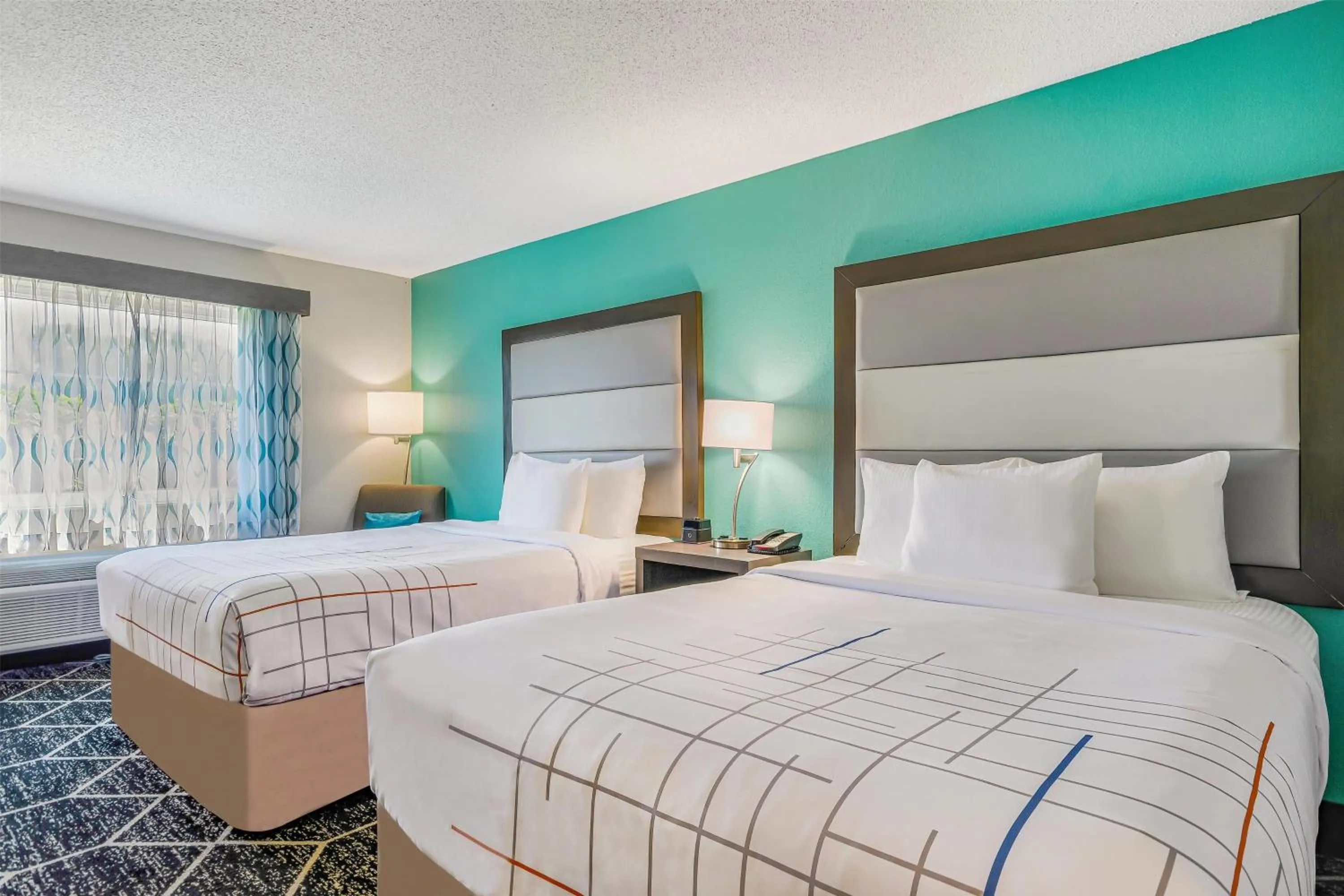 Photo of the whole room, Bed in La Quinta by Wyndham Batavia