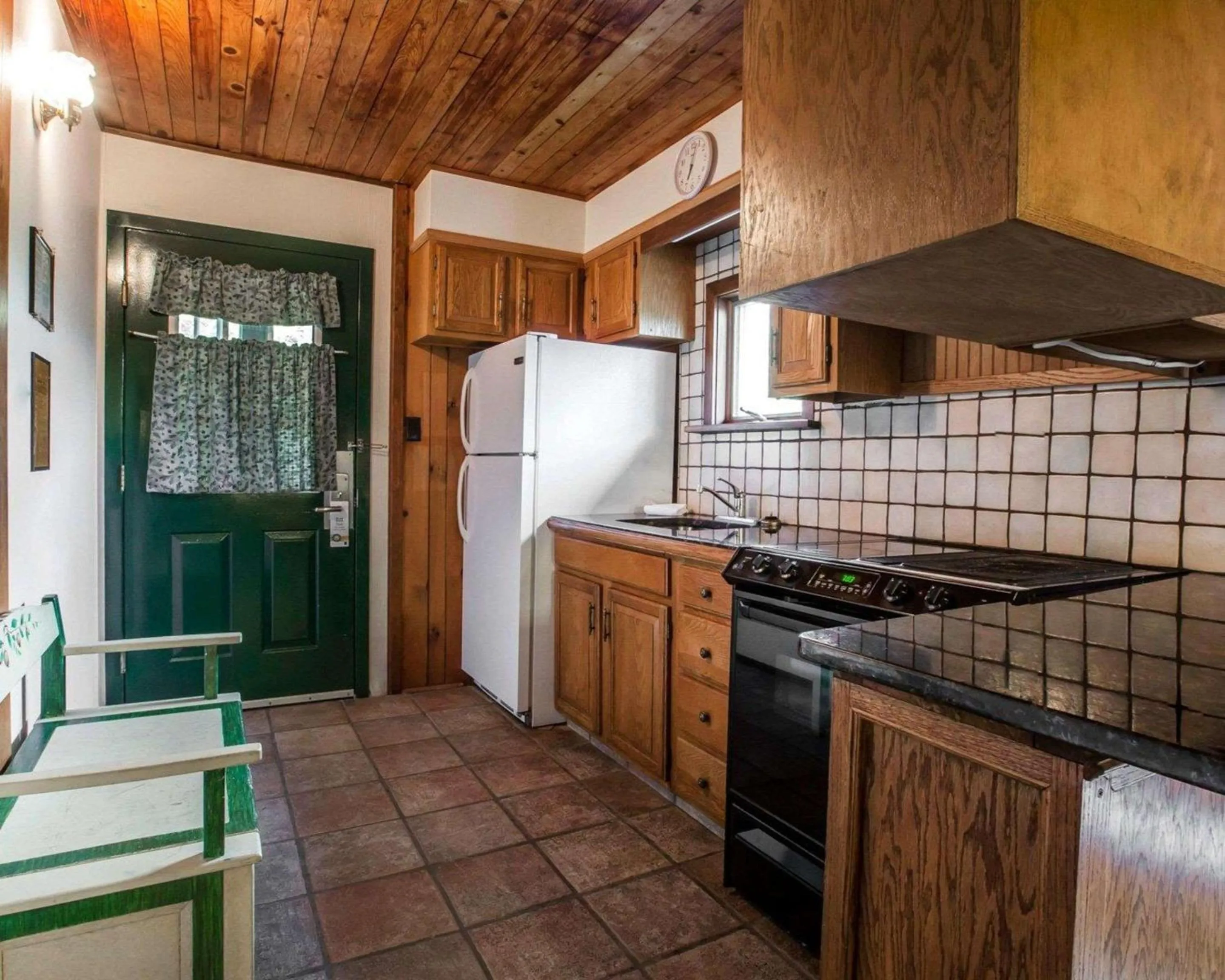 Photo of the whole room, Kitchen/Kitchenette in Quality Inn Lake Placid