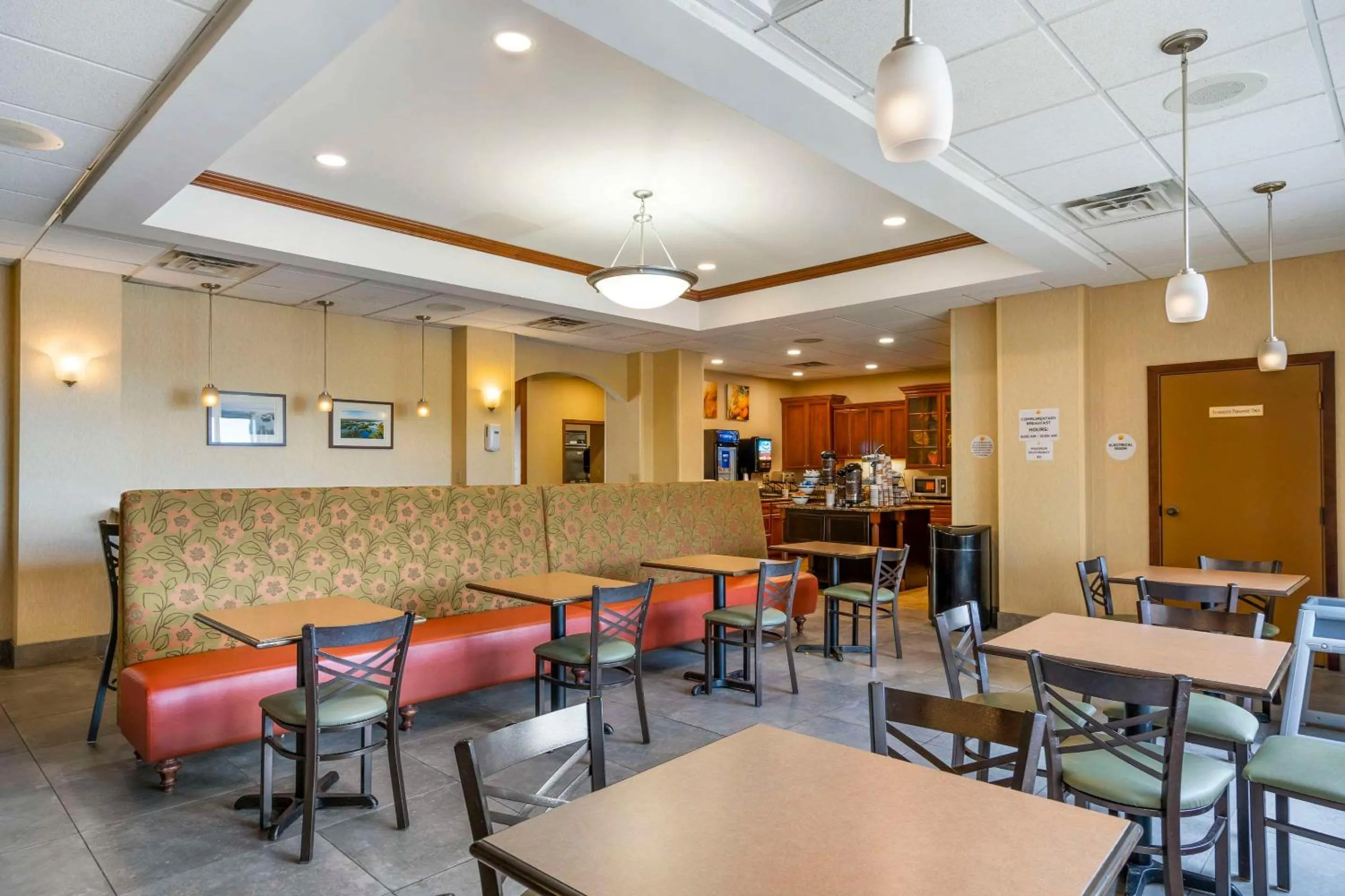 Breakfast in Comfort Inn & Suites Watertown - 1000 Islands