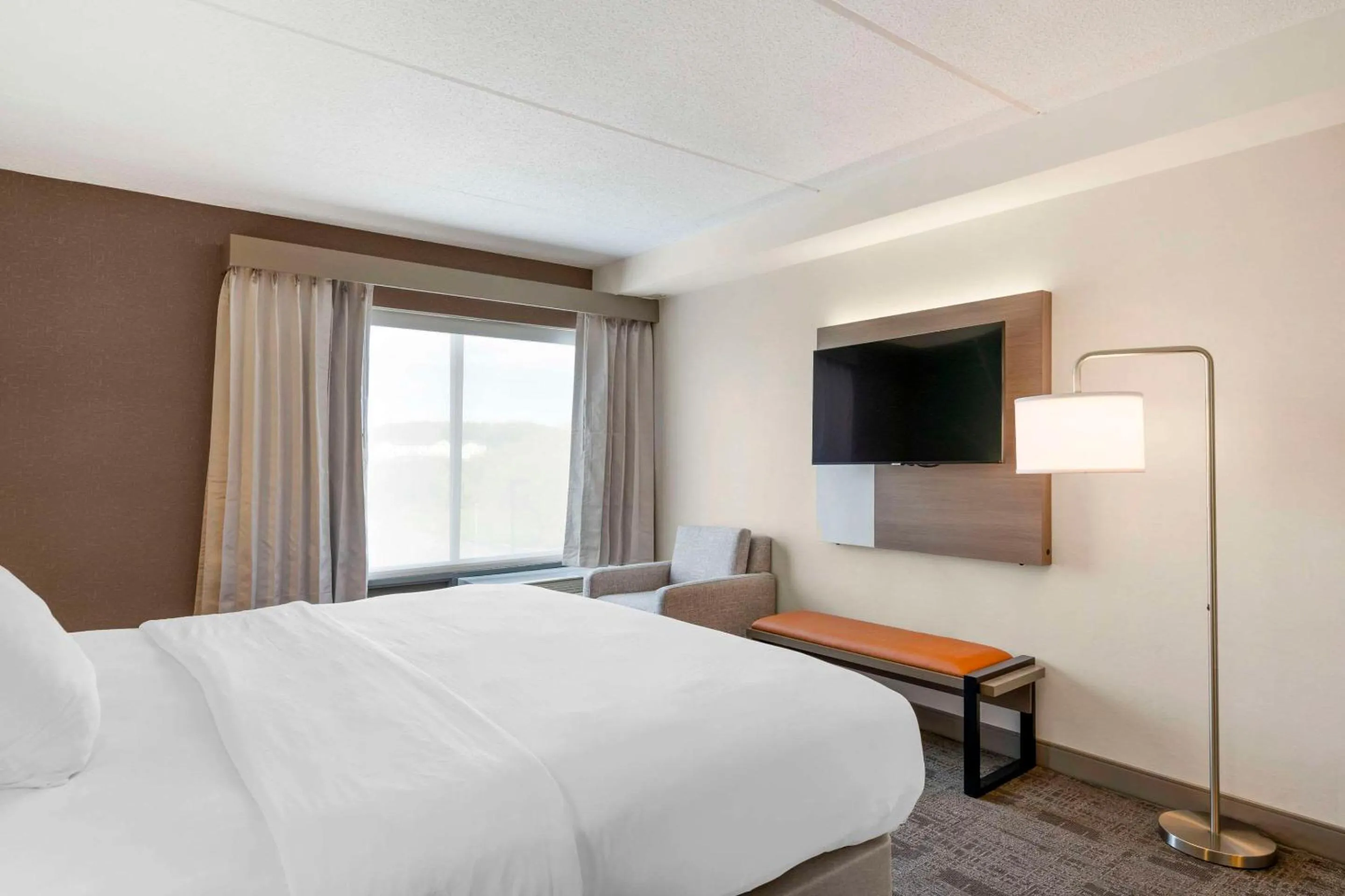 Bedroom, Bed in Comfort Inn & Suites Watertown - 1000 Islands