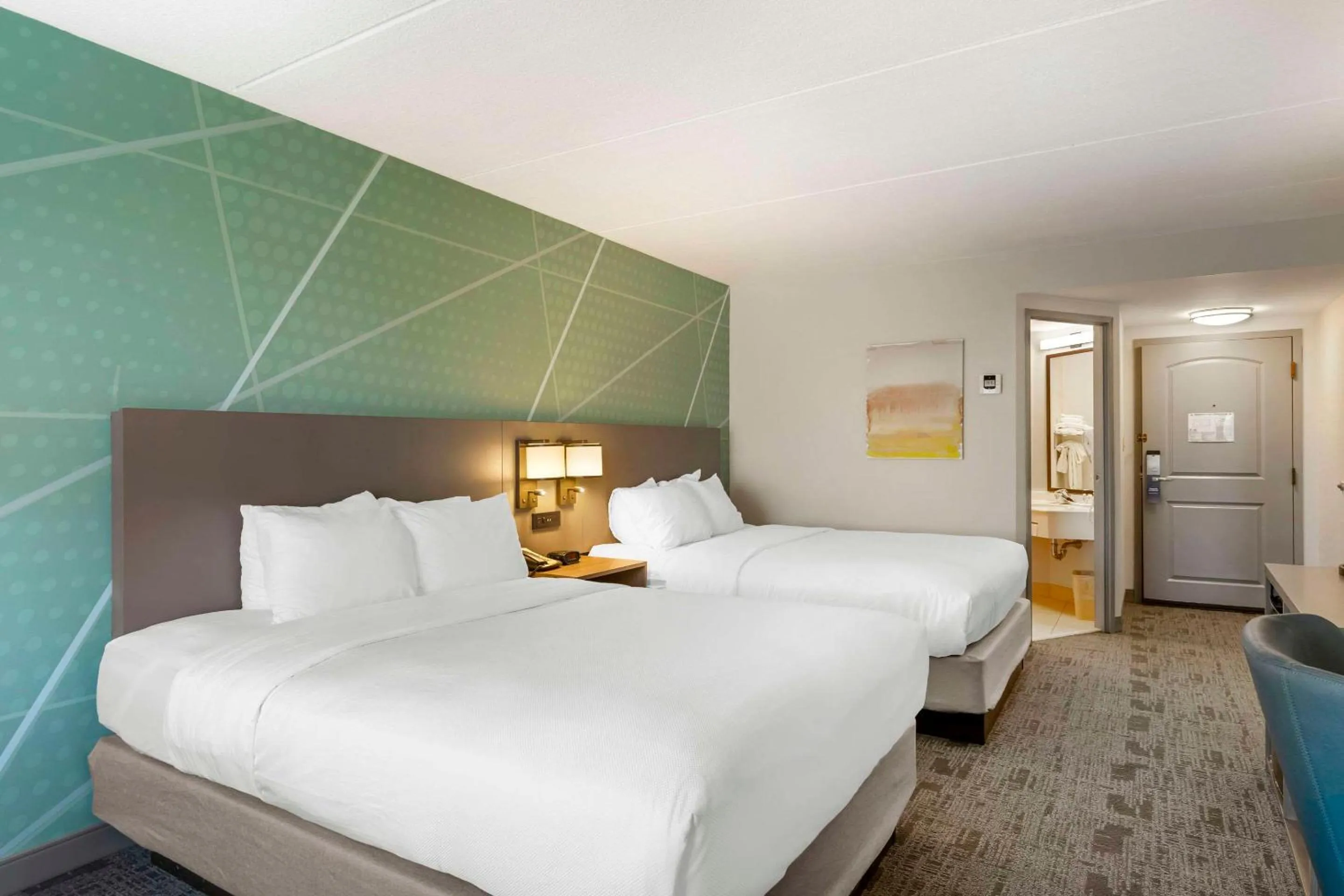 Bedroom, Bed in Comfort Inn & Suites Watertown - 1000 Islands