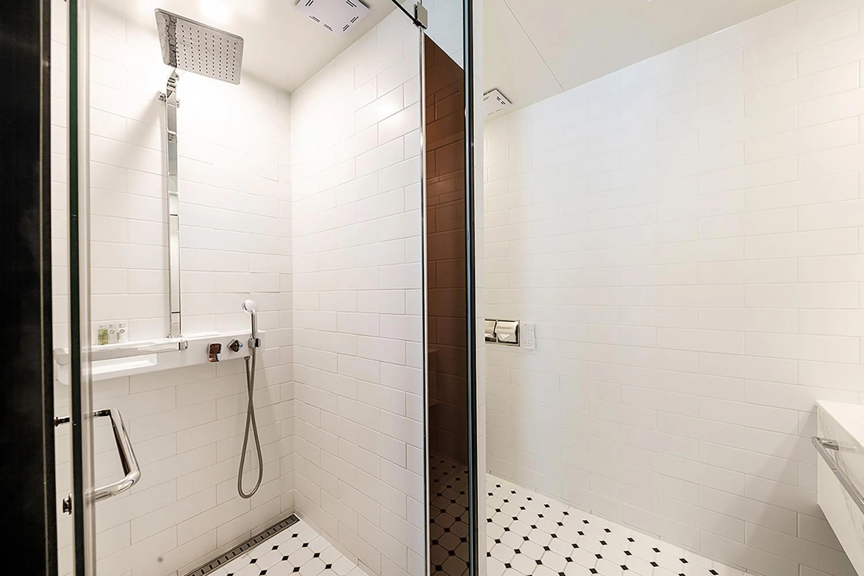 Toilet in H Avenue Gwanganri Beach