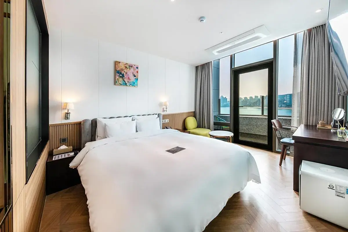 Valentine Suite with Sea View in H Avenue Gwanganri Beach Valentine Suite with Sea View in H Avenue Gwanganri Beach