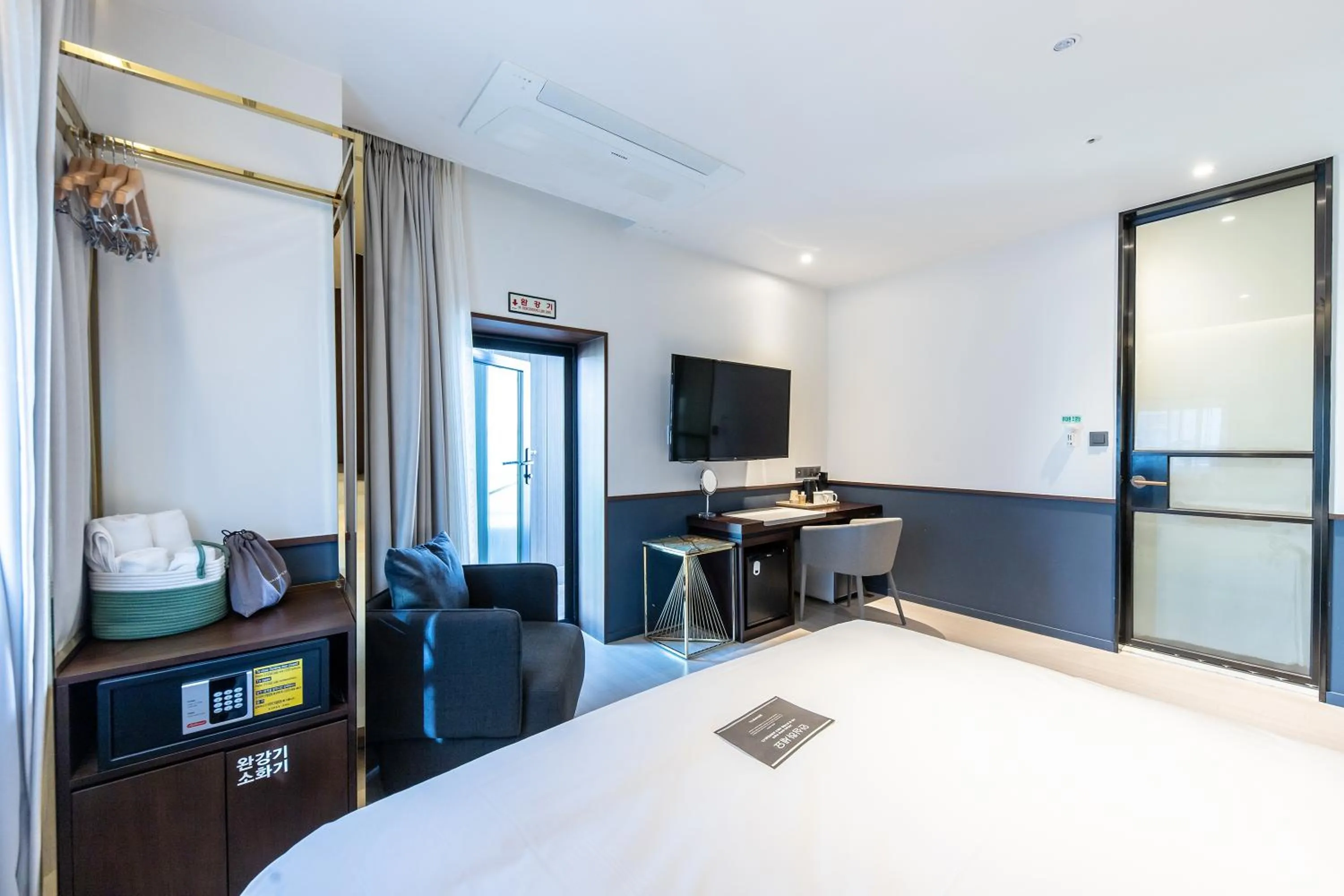 Bed in H Avenue Gwanganri Beach