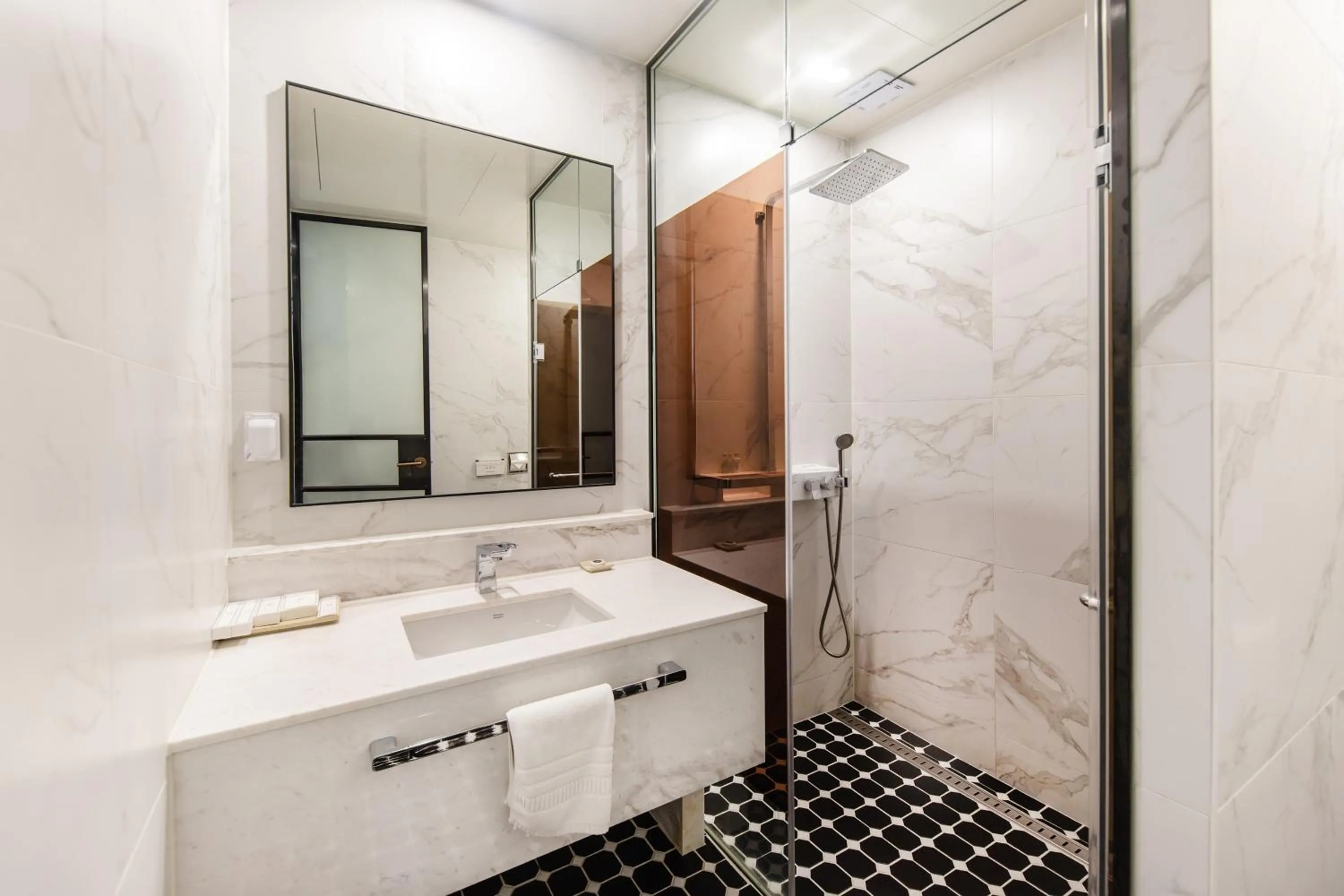 Shower in H Avenue Gwanganri Beach