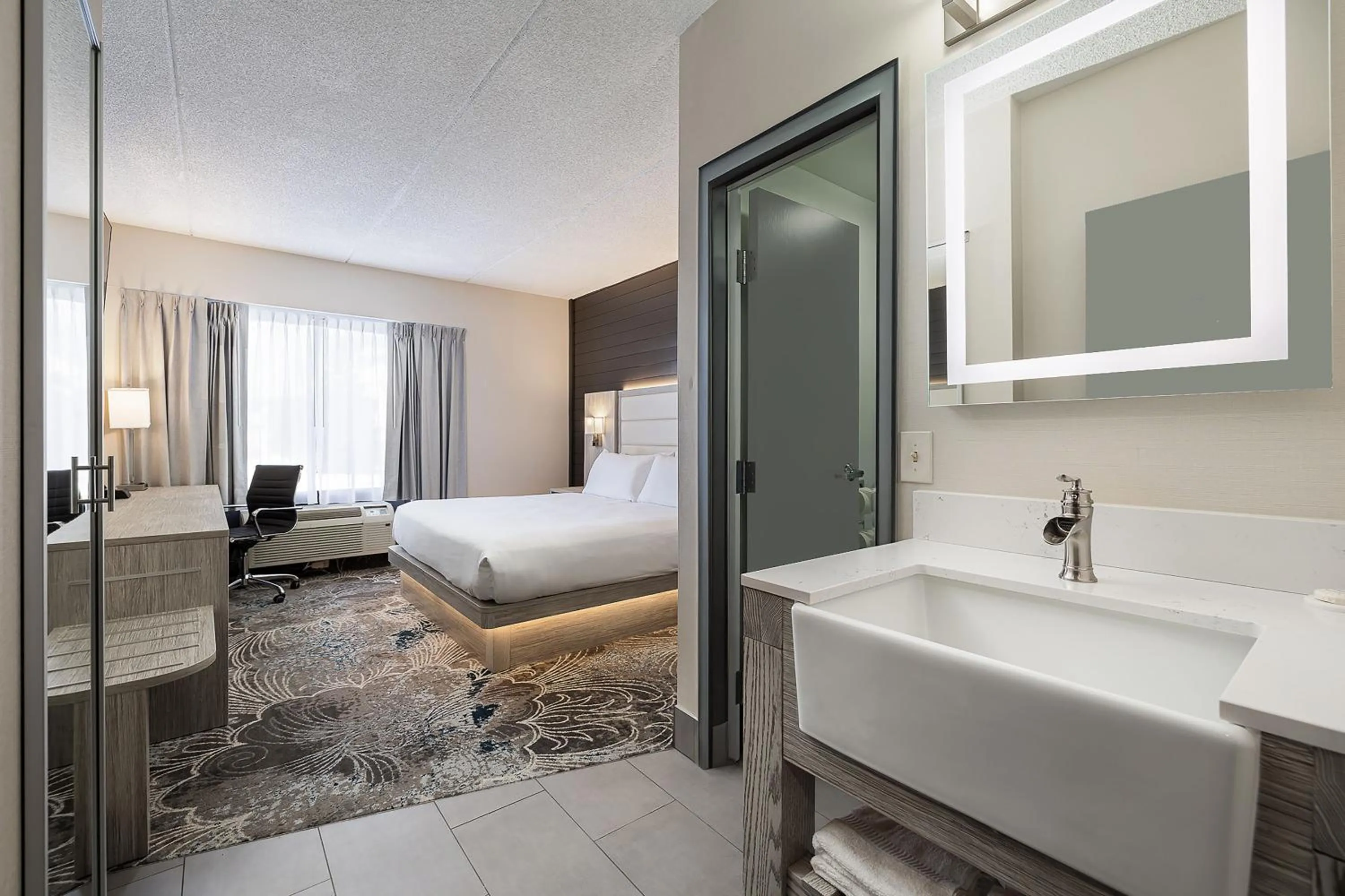 Bedroom, Bed in Oakfield Hotel & Suites, an Ascend Collection Hotel