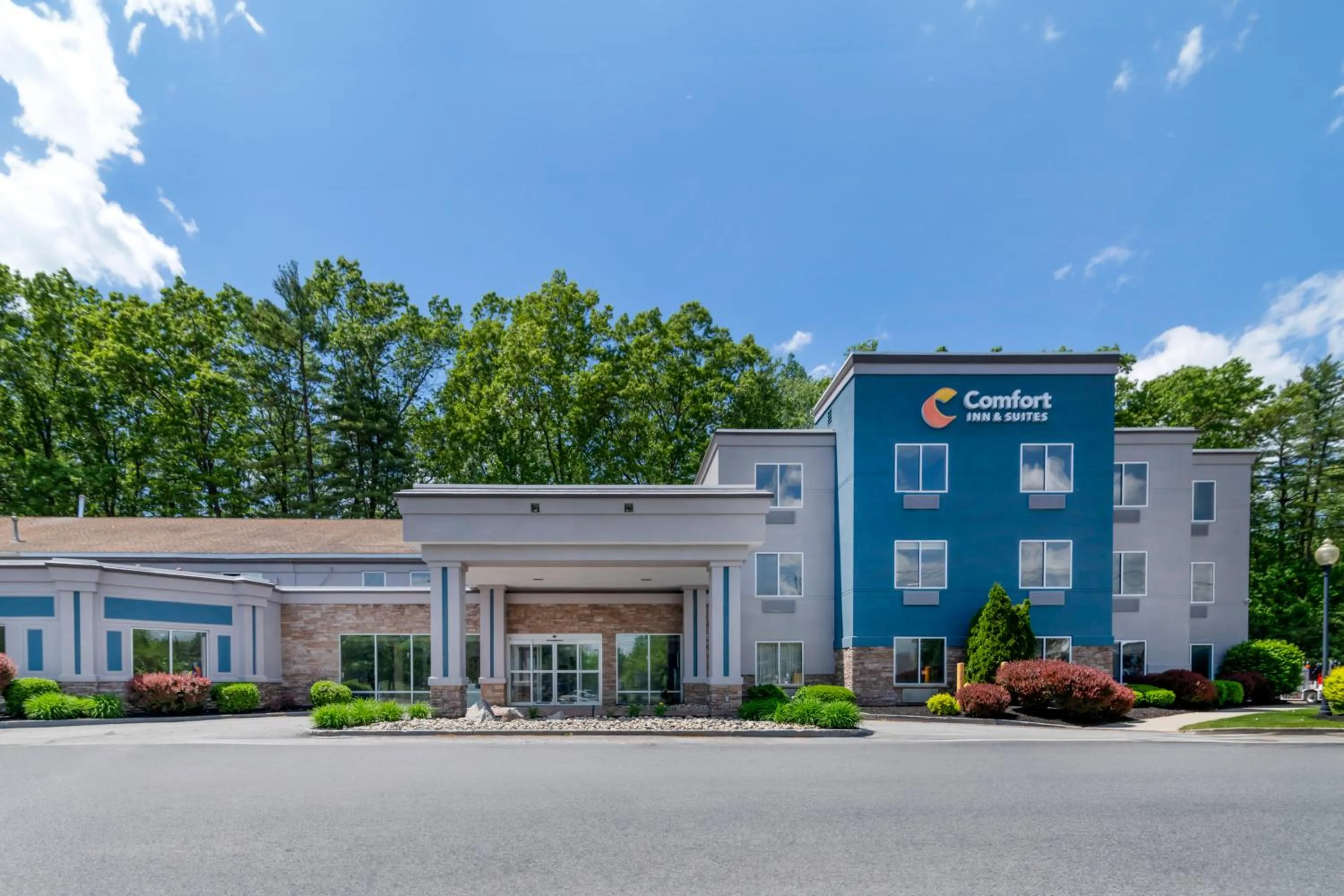 Property building in Comfort Inn & Suites Saratoga Springs