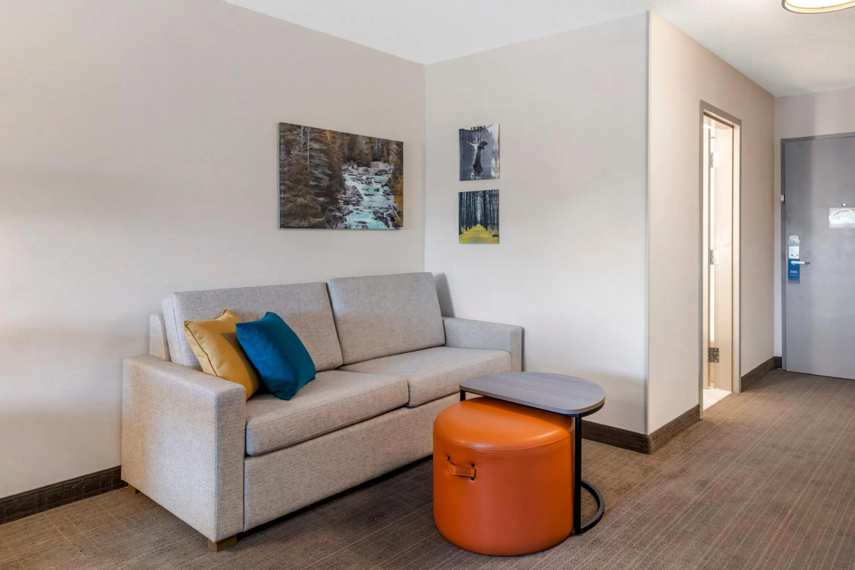 Seating area in Comfort Inn & Suites Saratoga Springs
