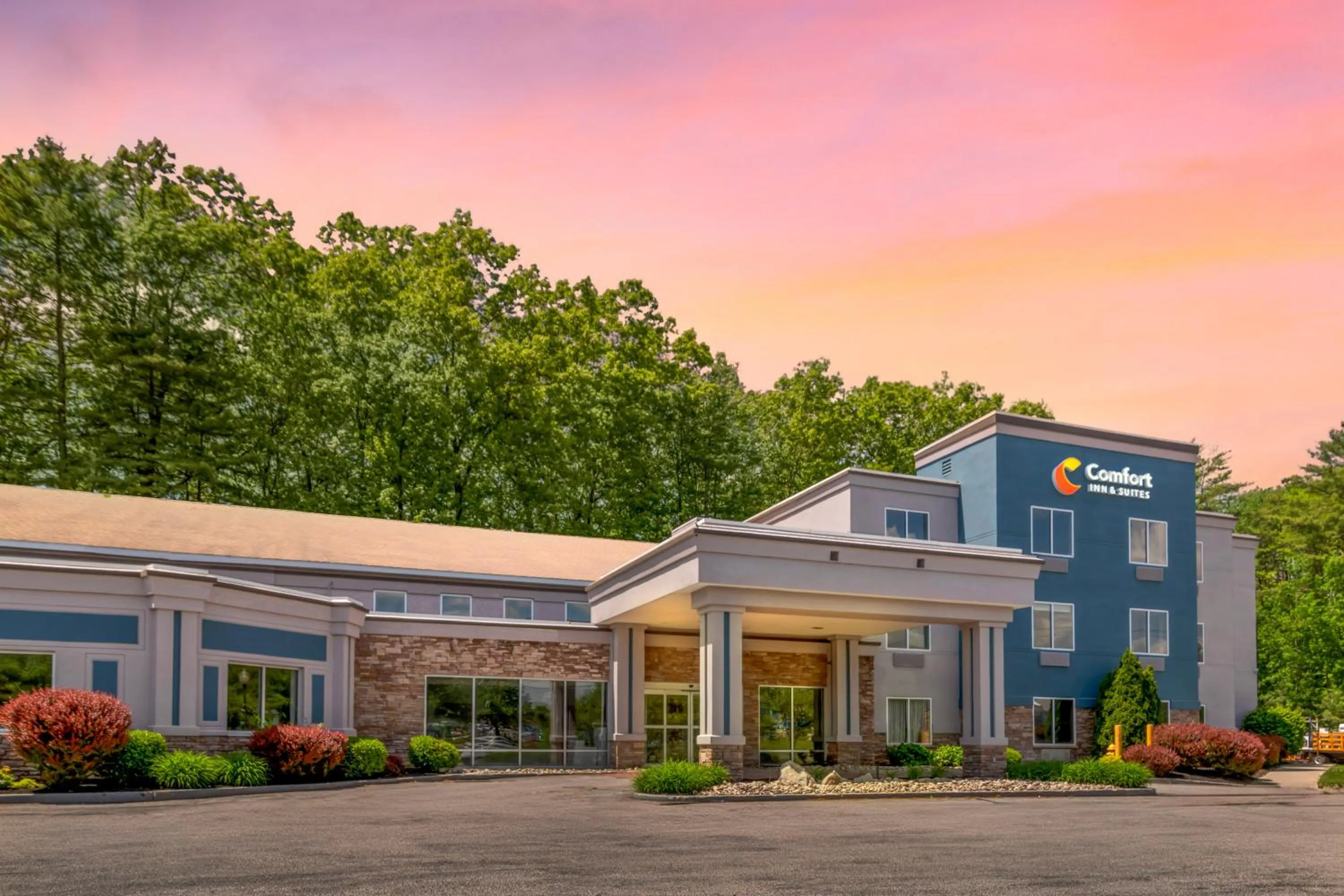 Property building in Comfort Inn & Suites Saratoga Springs