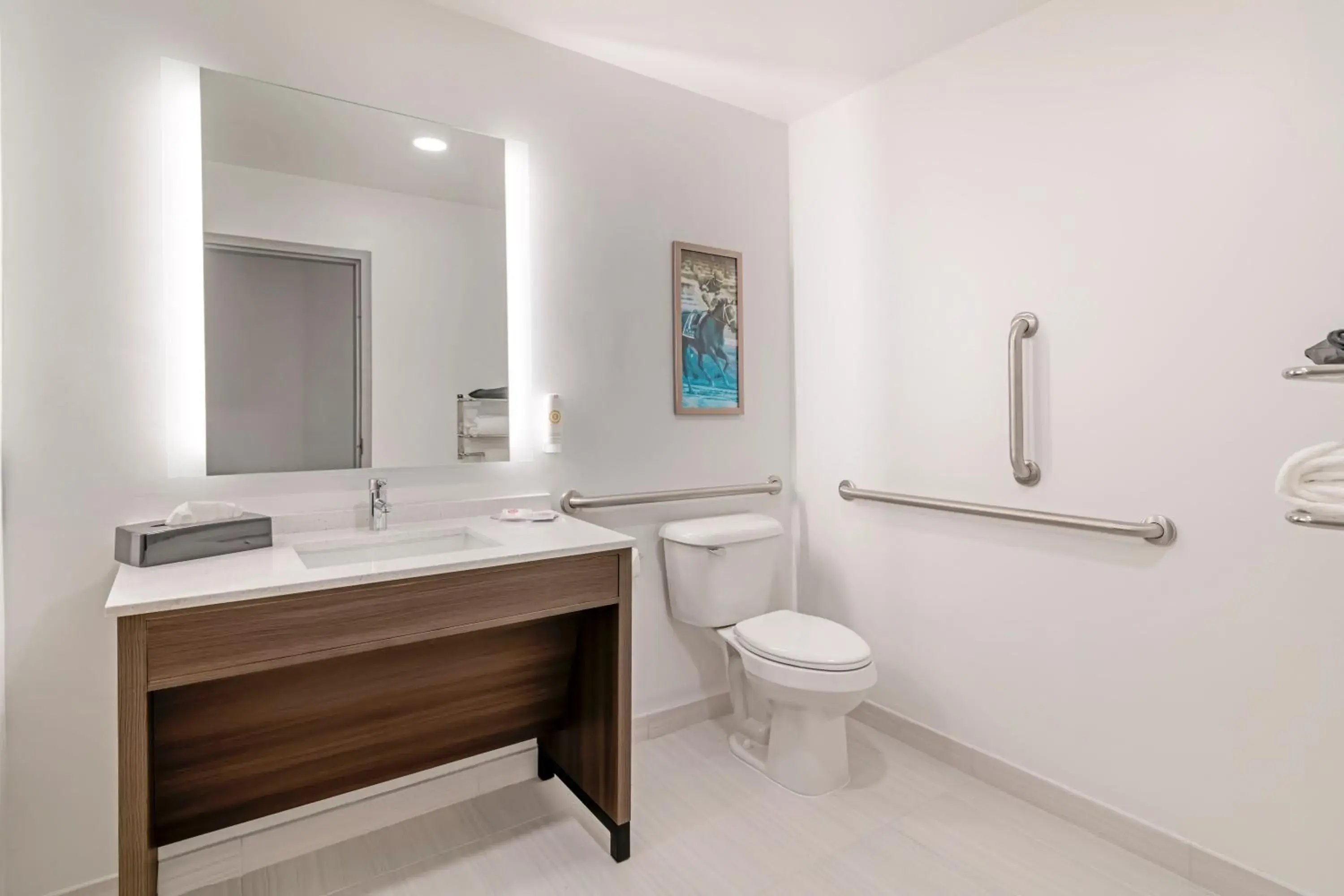 King Suite - Accessible/Non Smoking in Comfort Inn & Suites Saratoga Springs King Suite - Accessible/Non Smoking in Comfort Inn & Suites Saratoga Springs