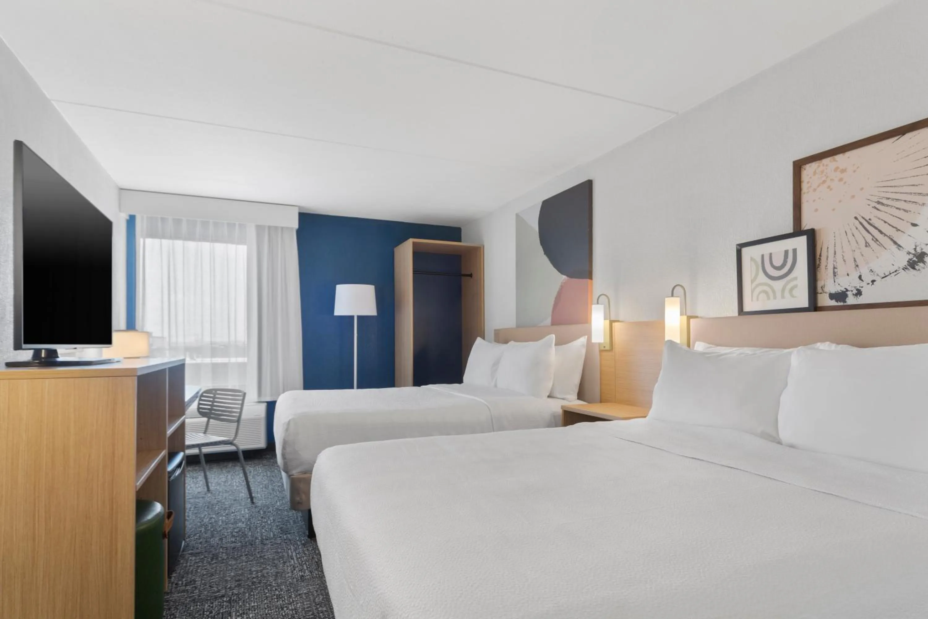 Property building, Bed in Spark By Hilton Grand Prairie