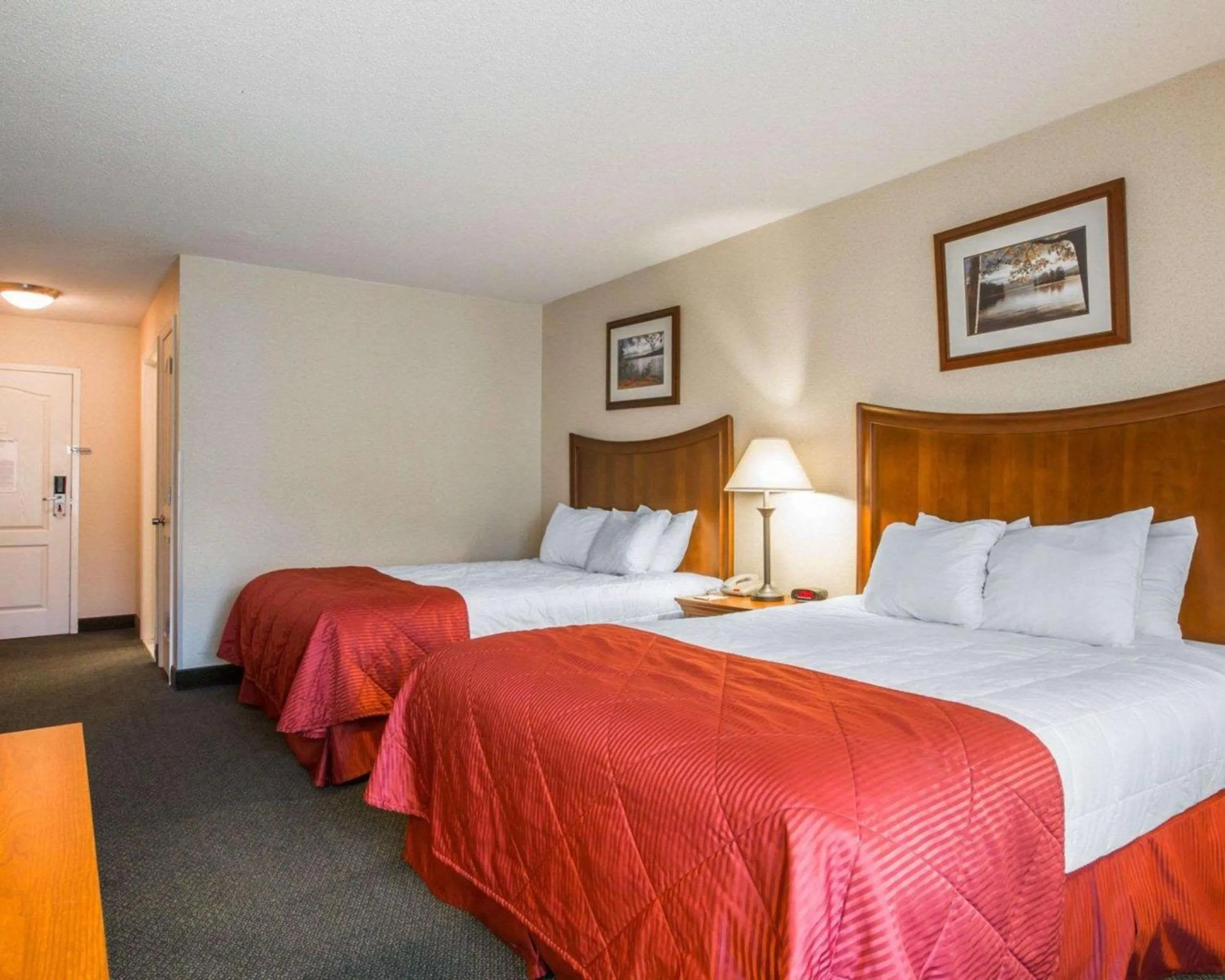 Bedroom, Bed in Clarion Inn & Suites at the Outlets of Lake George