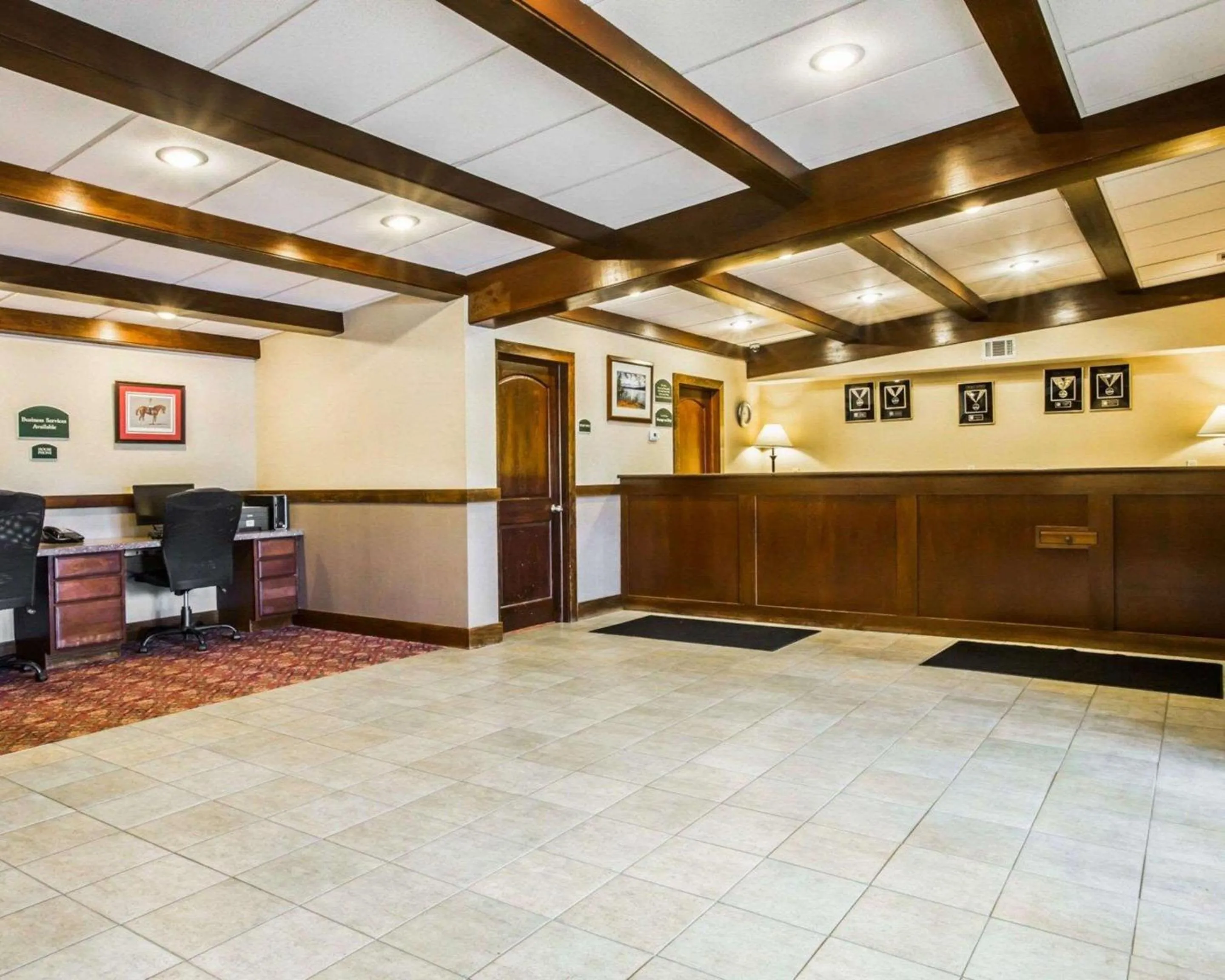 Lobby or reception in Clarion Inn & Suites at the Outlets of Lake George