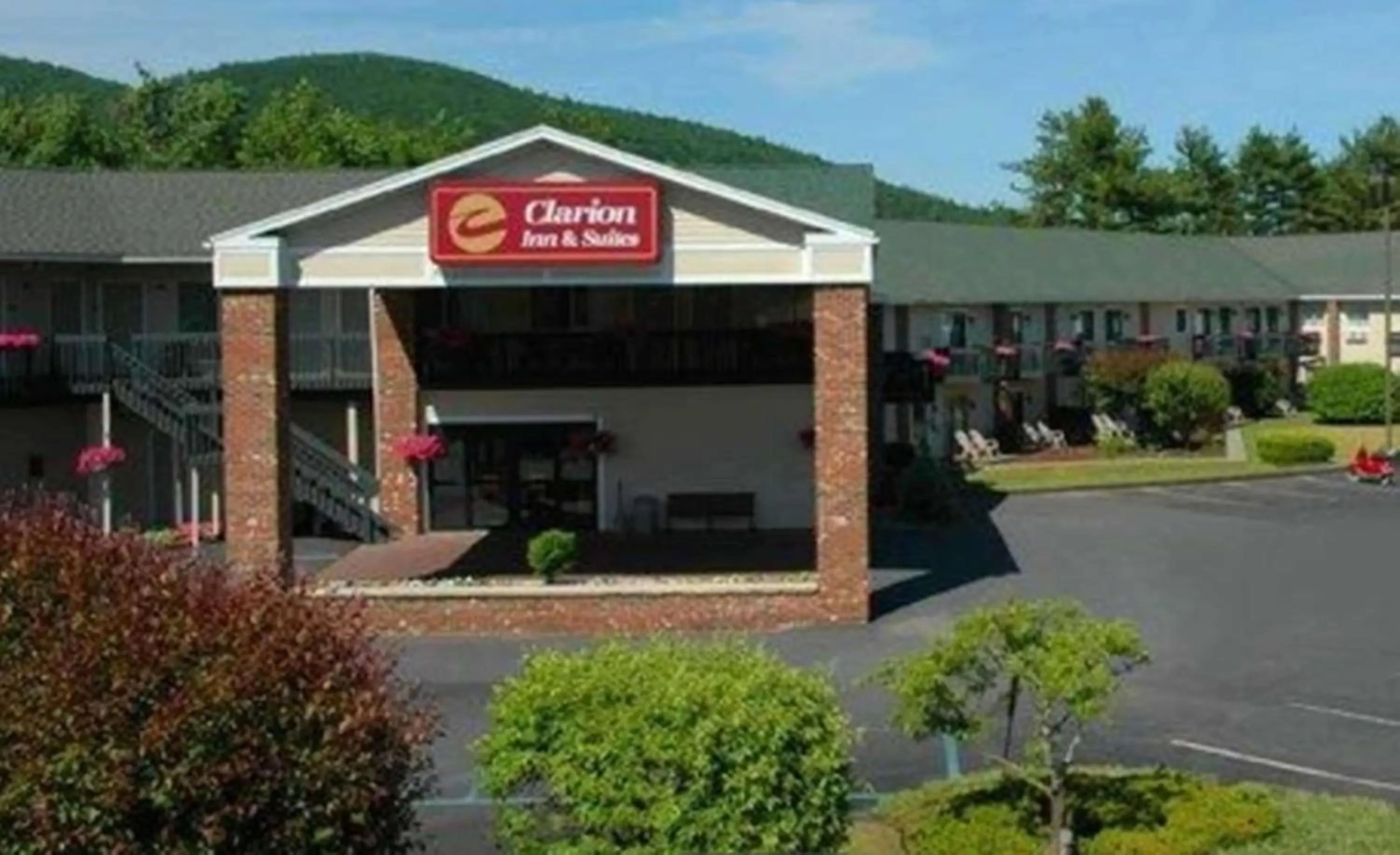 Property building in Clarion Inn & Suites at the Outlets of Lake George