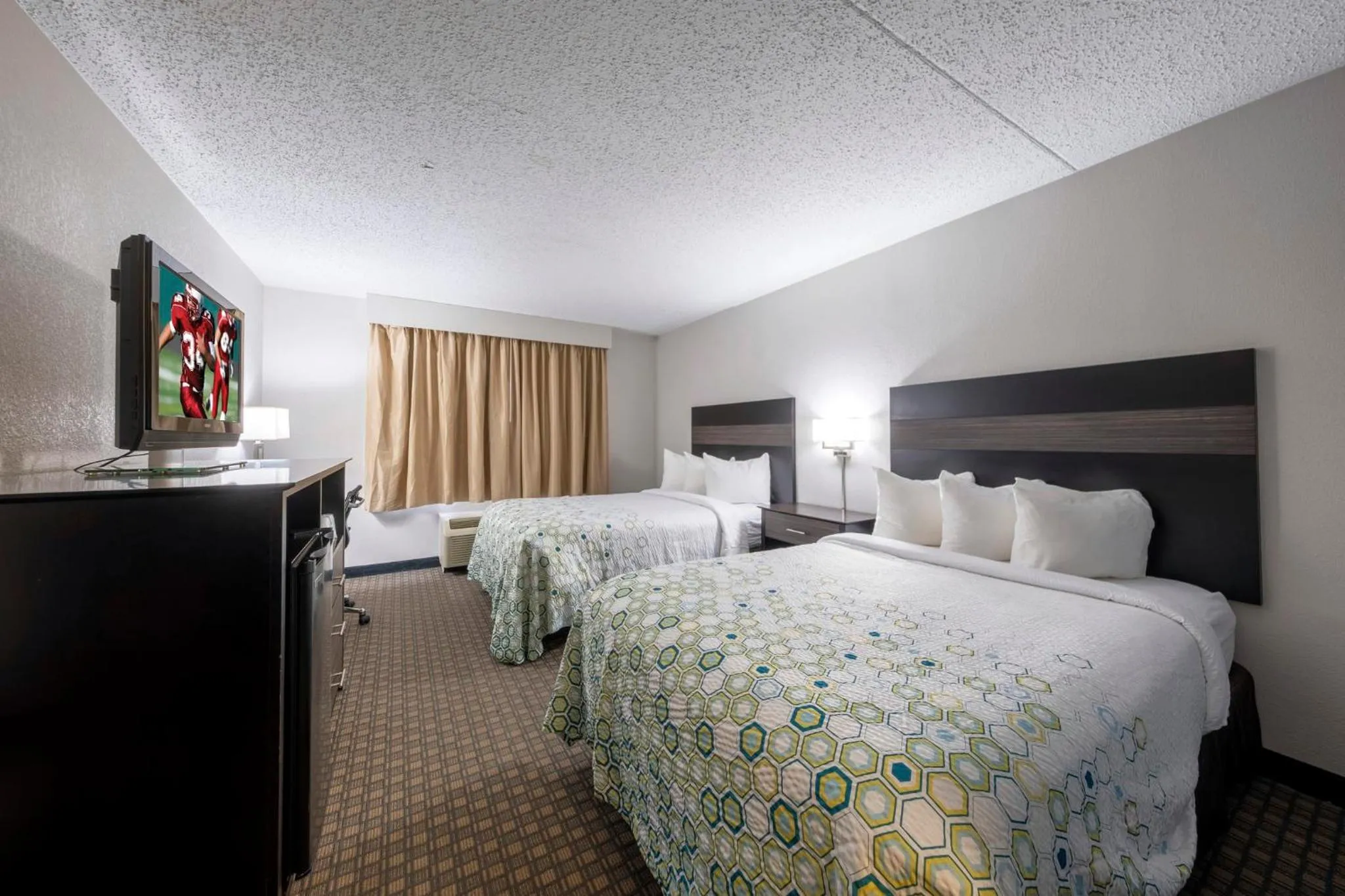 Photo of the whole room, Bed in HomeTown Inn by Red Roof East Syracuse
