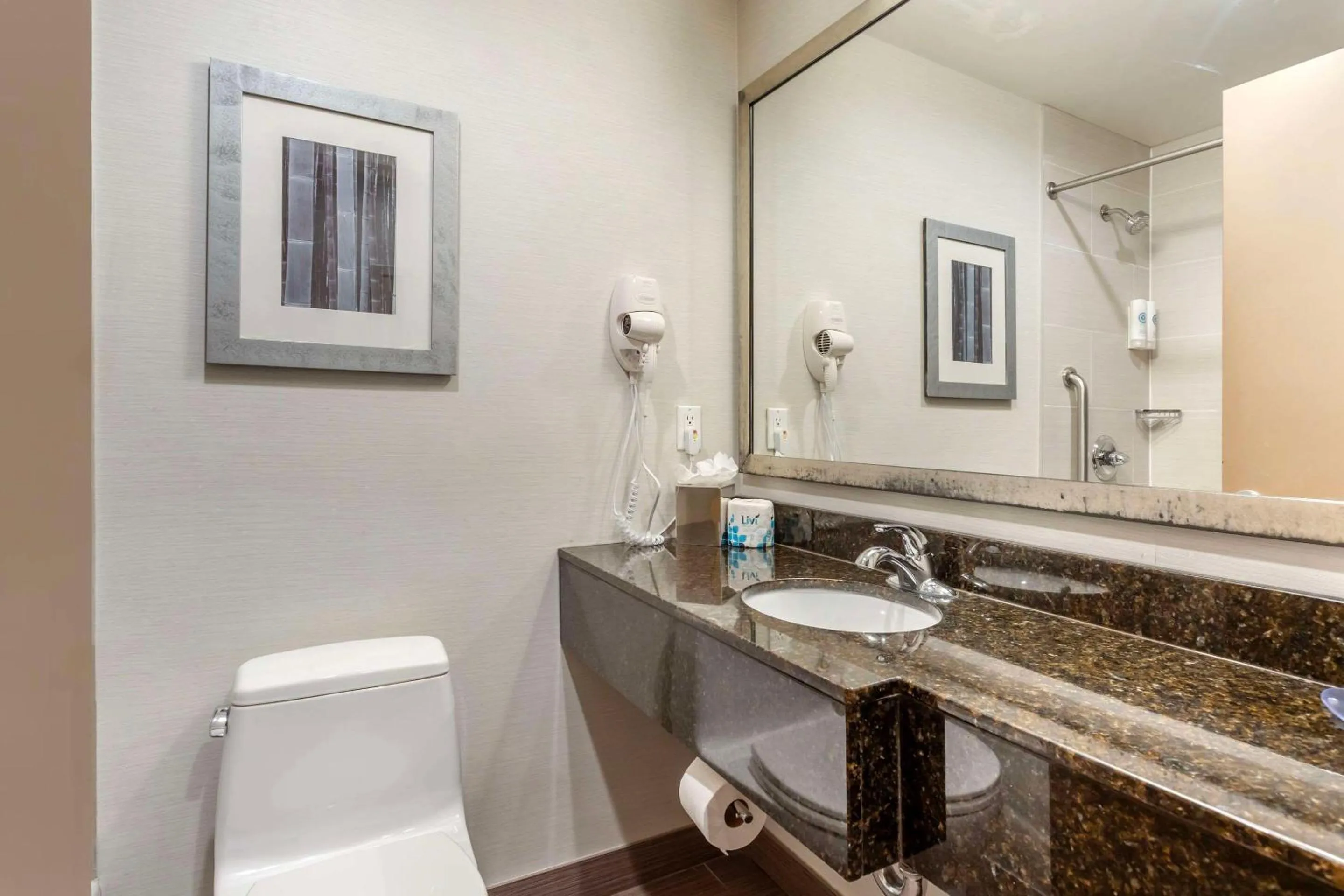 Bedroom in Comfort Inn Manhattan - Midtown West