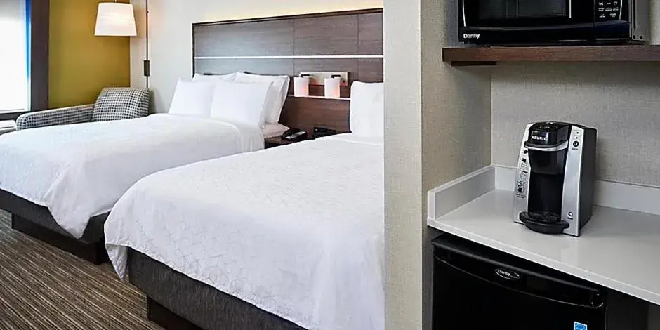 Standard Queen Room with Two Queen Beds in Holiday Inn Express - Canton by IHG Standard Queen Room with Two Queen Beds in Holiday Inn Express - Canton by IHG