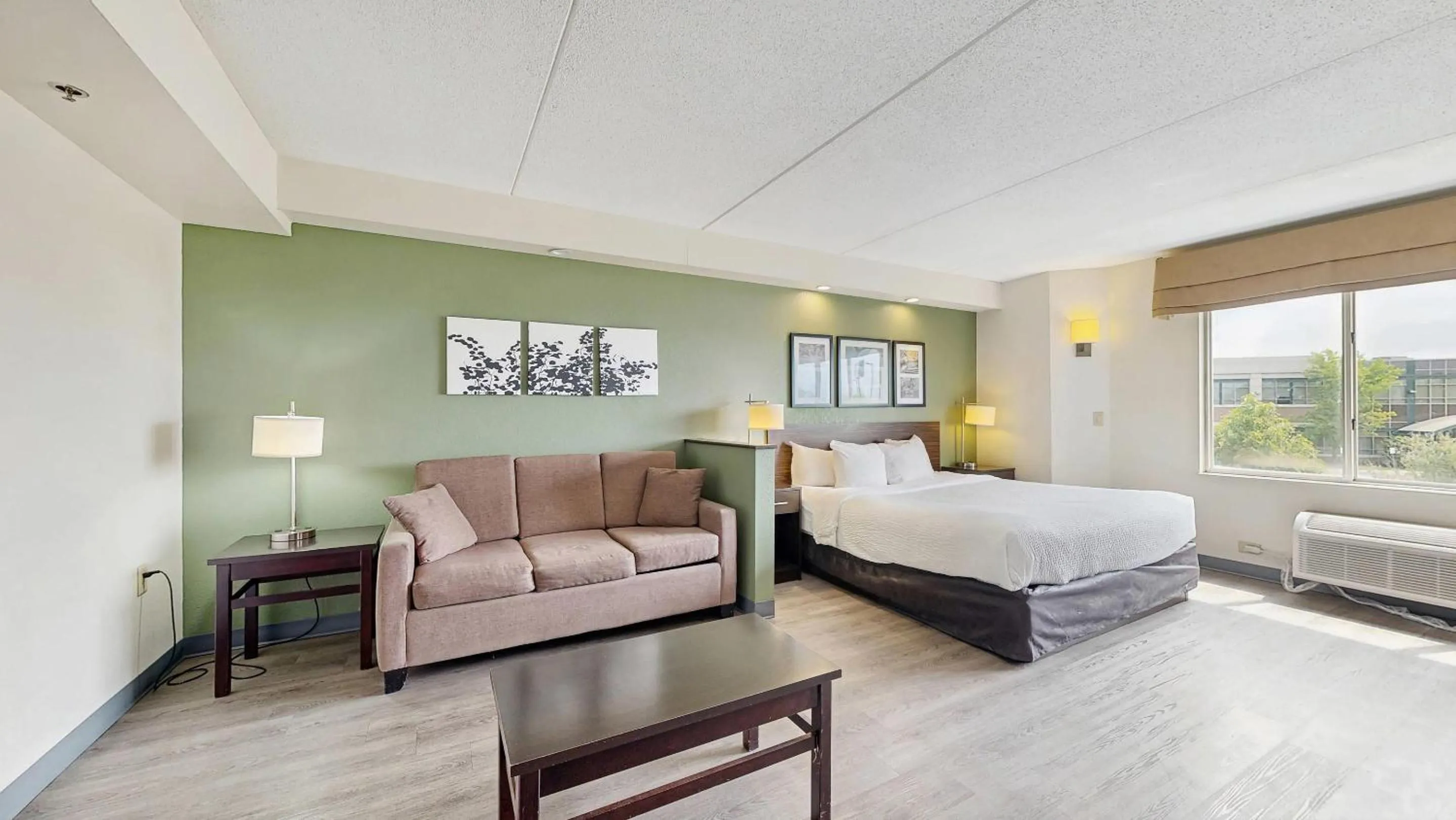 Bedroom, Bed in Sleep Inn & Suites Buffalo Airport