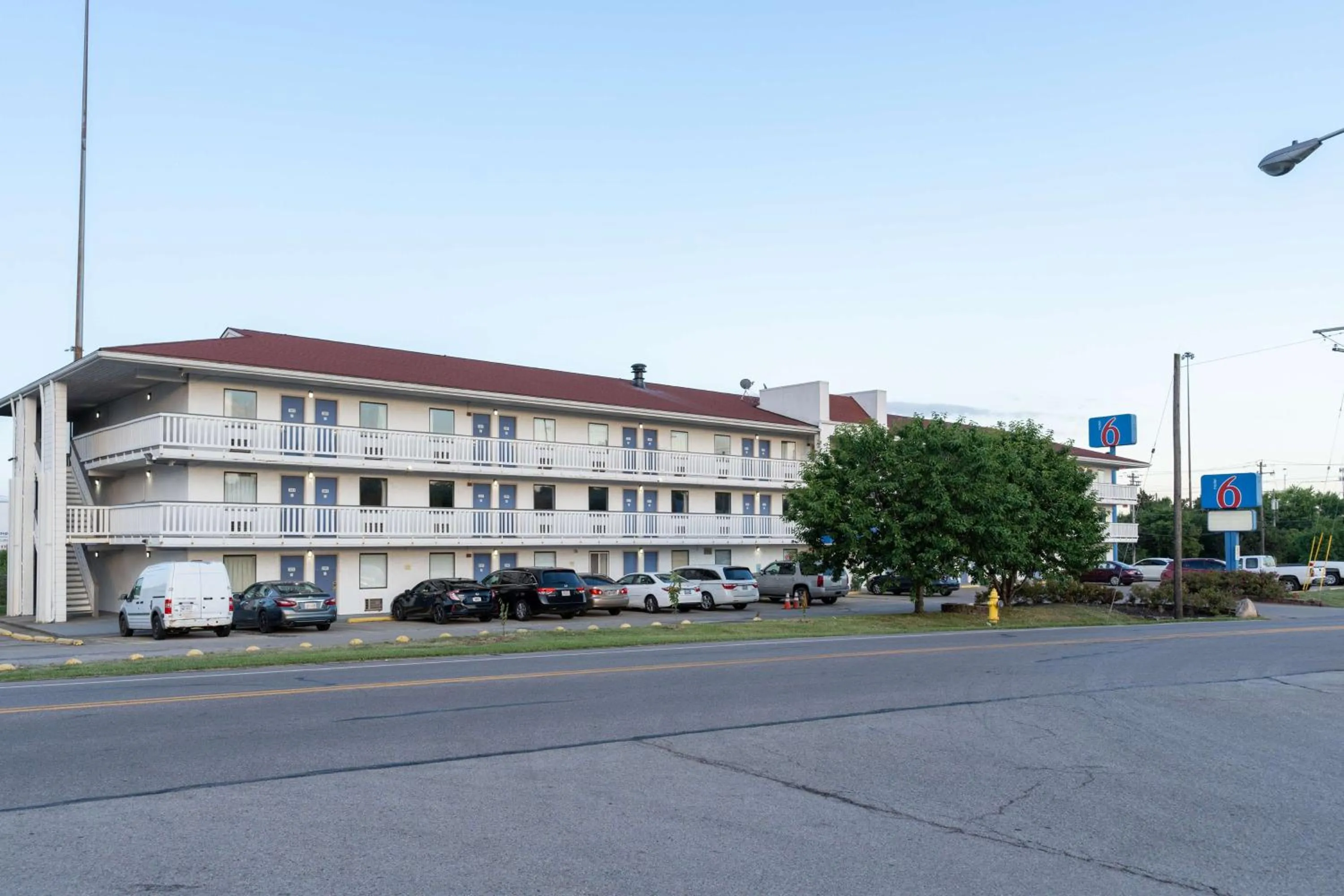 Property building in Motel 6-Cincinnati, OH