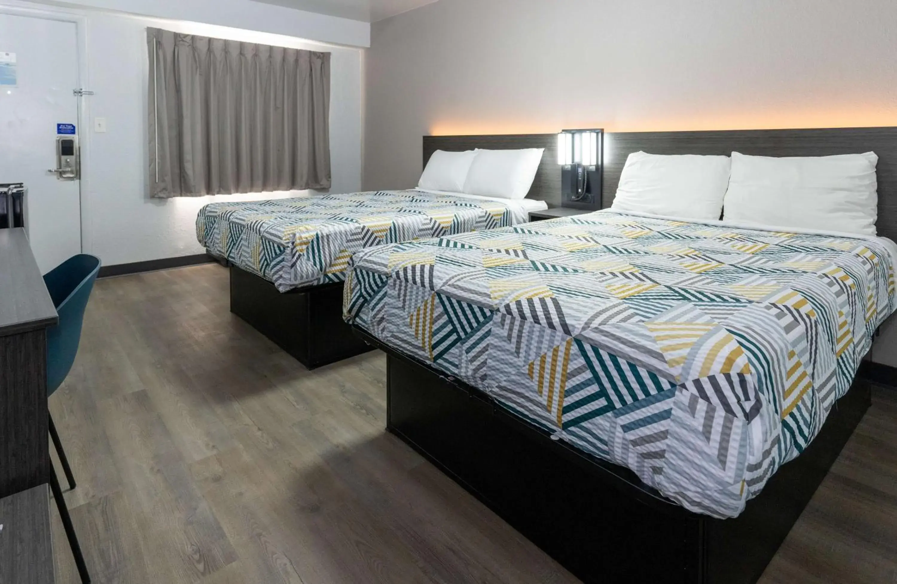 Deluxe Quadruple Room - Non-Smoking in Motel 6-Cincinnati, OH Deluxe Quadruple Room - Non-Smoking in Motel 6-Cincinnati, OH