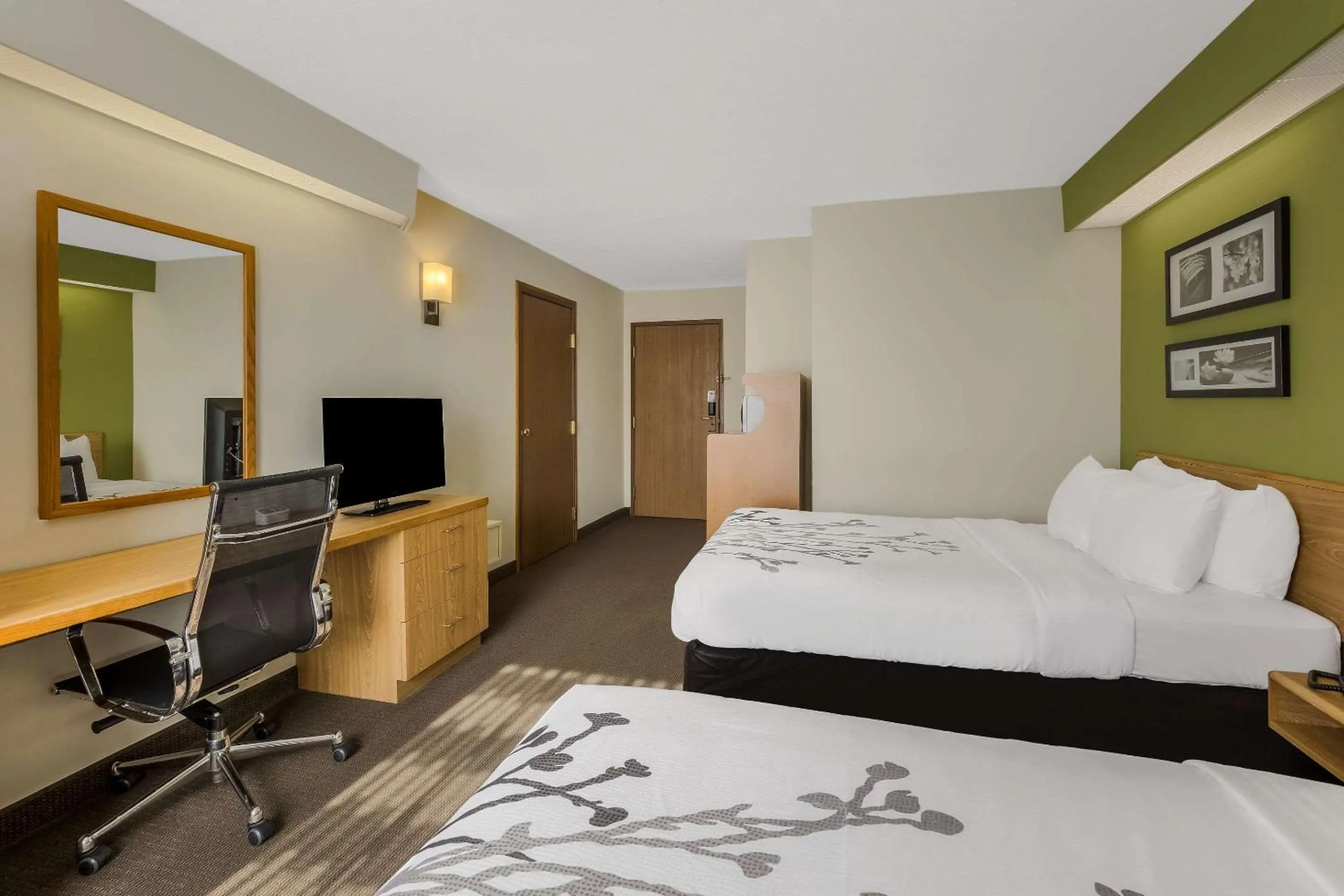 Bedroom, Bed in Sleep Inn