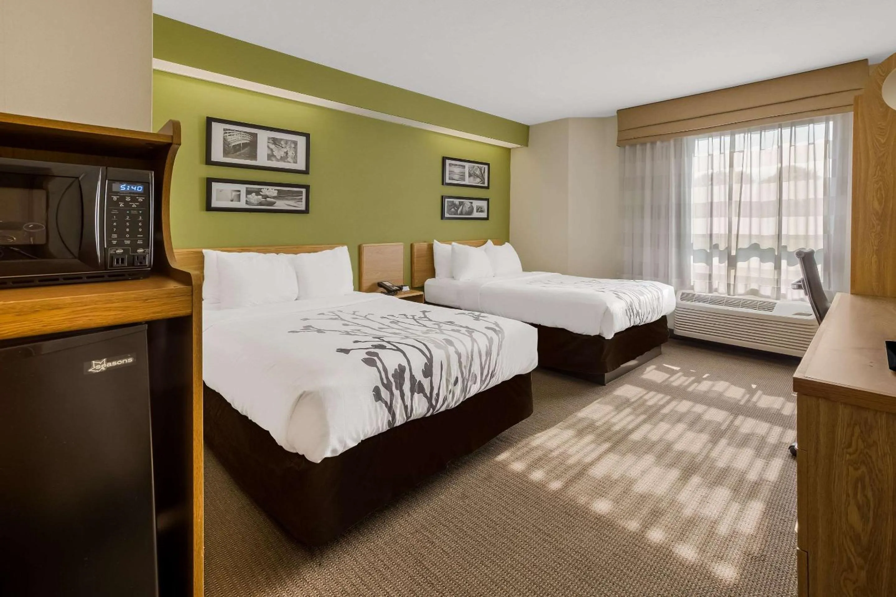 Bedroom, Bed in Sleep Inn