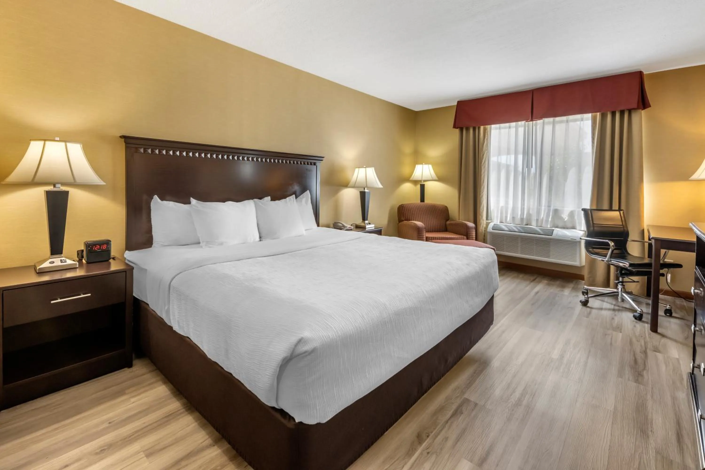 Bedroom, Bed in Quality Inn Greenville North