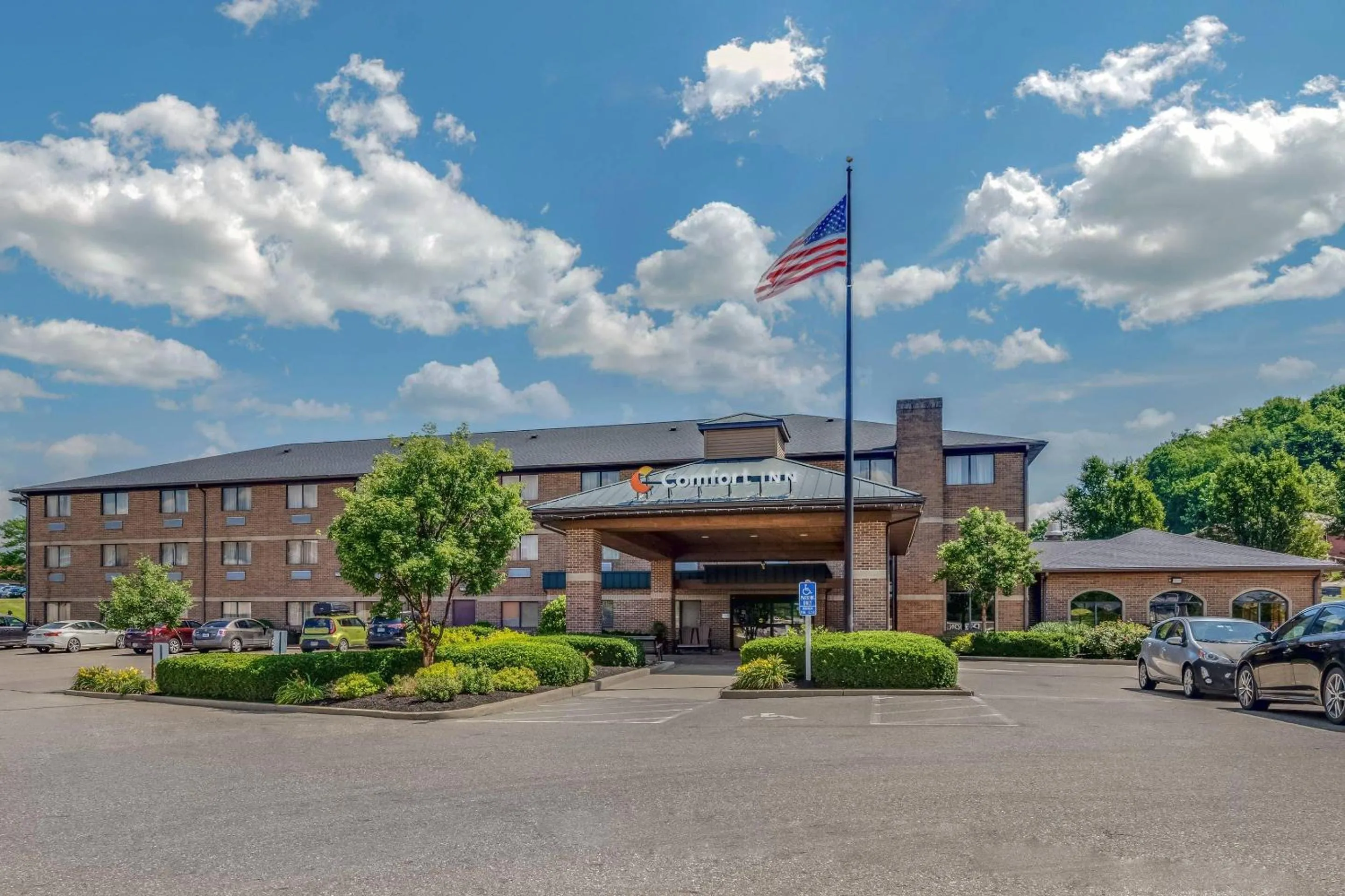 Property building in Comfort Inn Millersburg