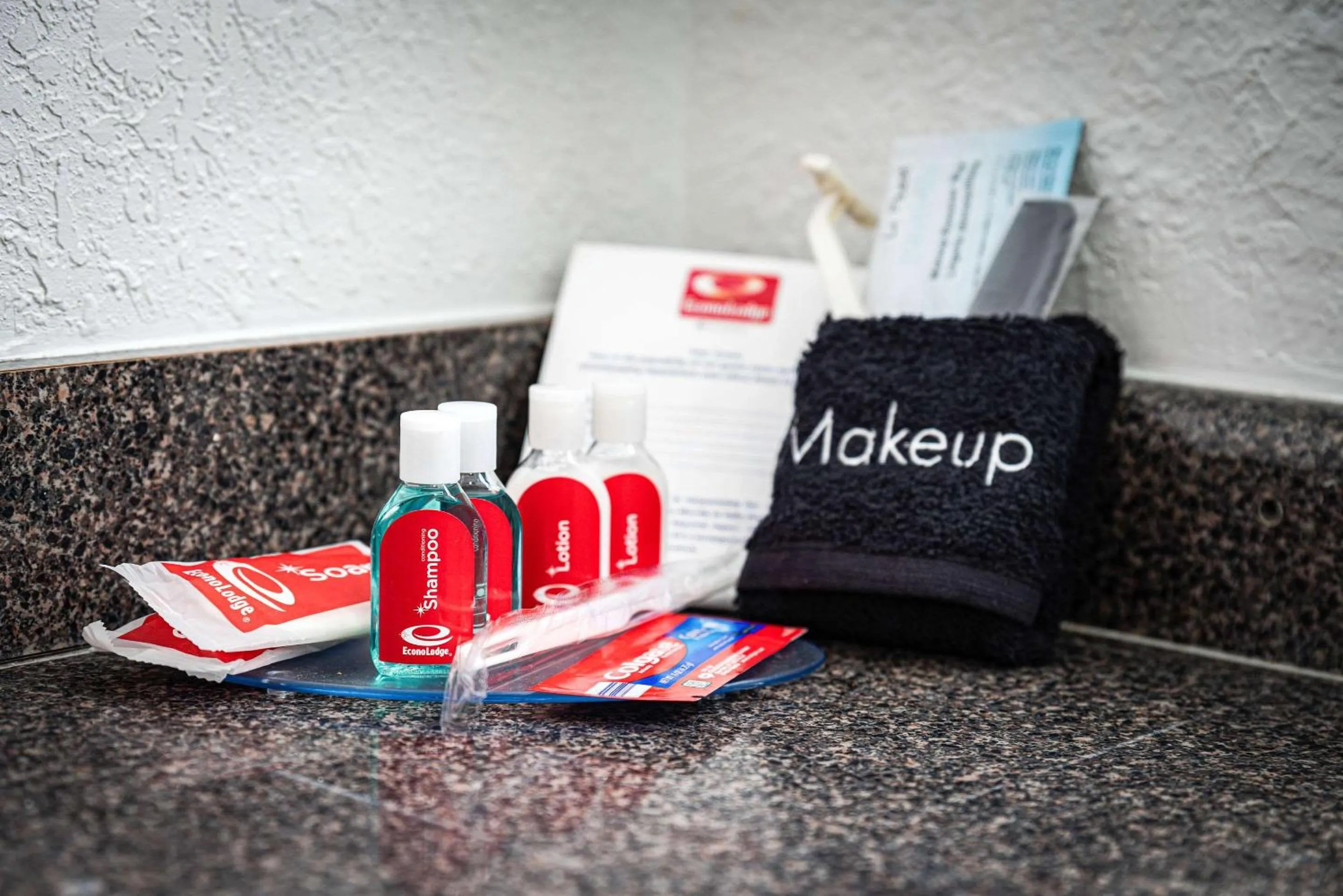 Bedroom in Econo Lodge Cleveland Southeast - Kent