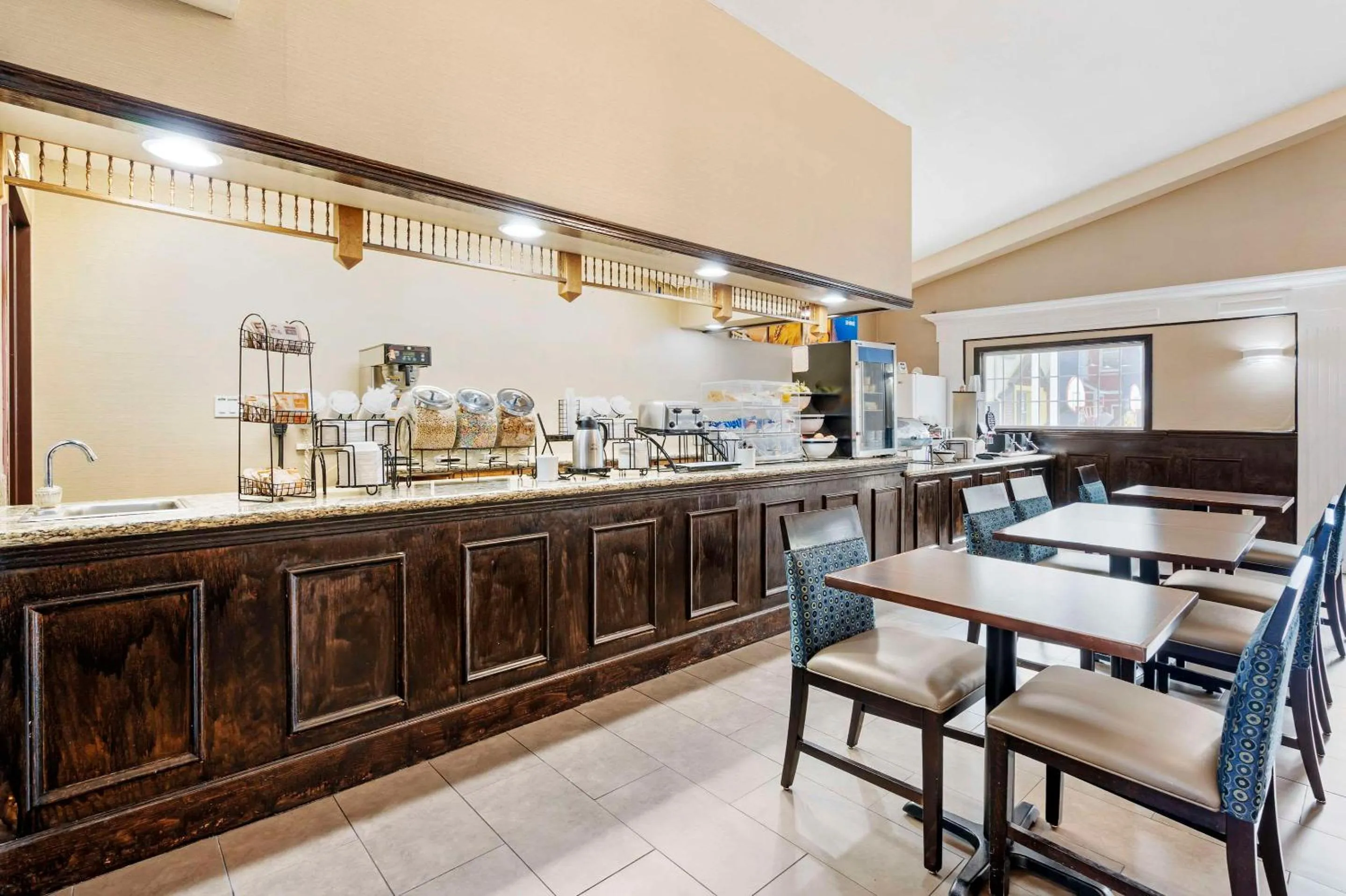 Breakfast in Comfort Inn Splash Harbor