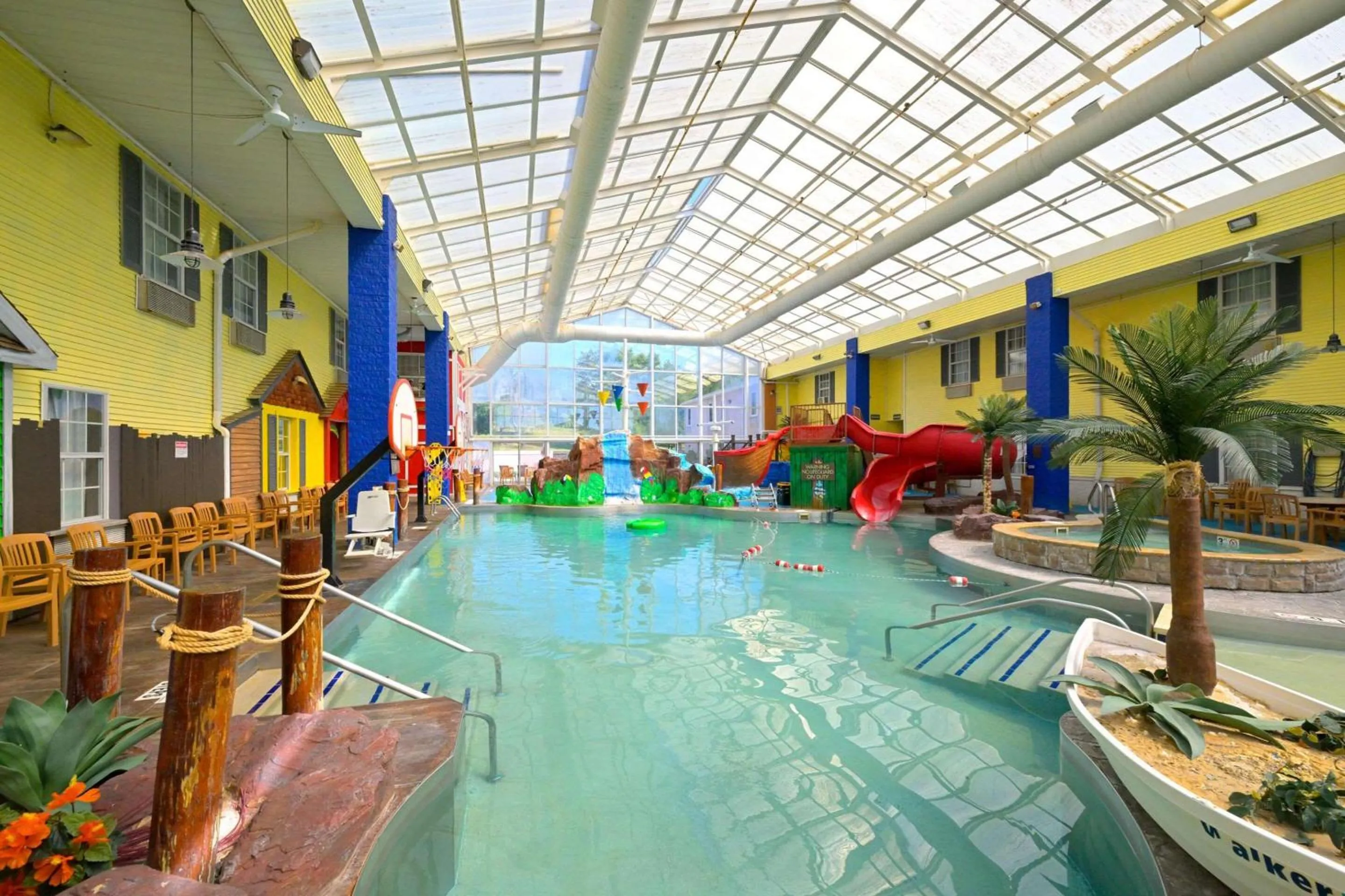 Swimming pool in Comfort Inn Splash Harbor