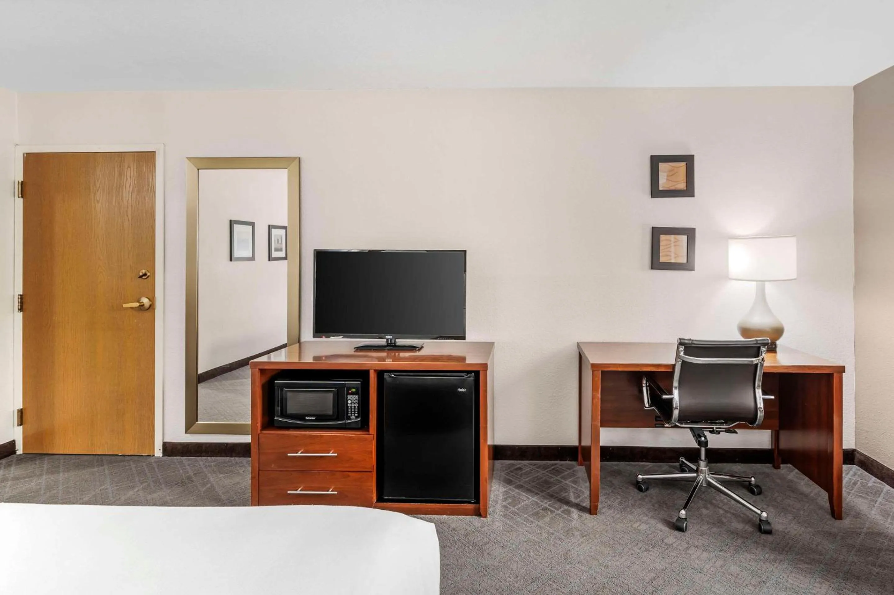 Bedroom in Comfort Inn Splash Harbor