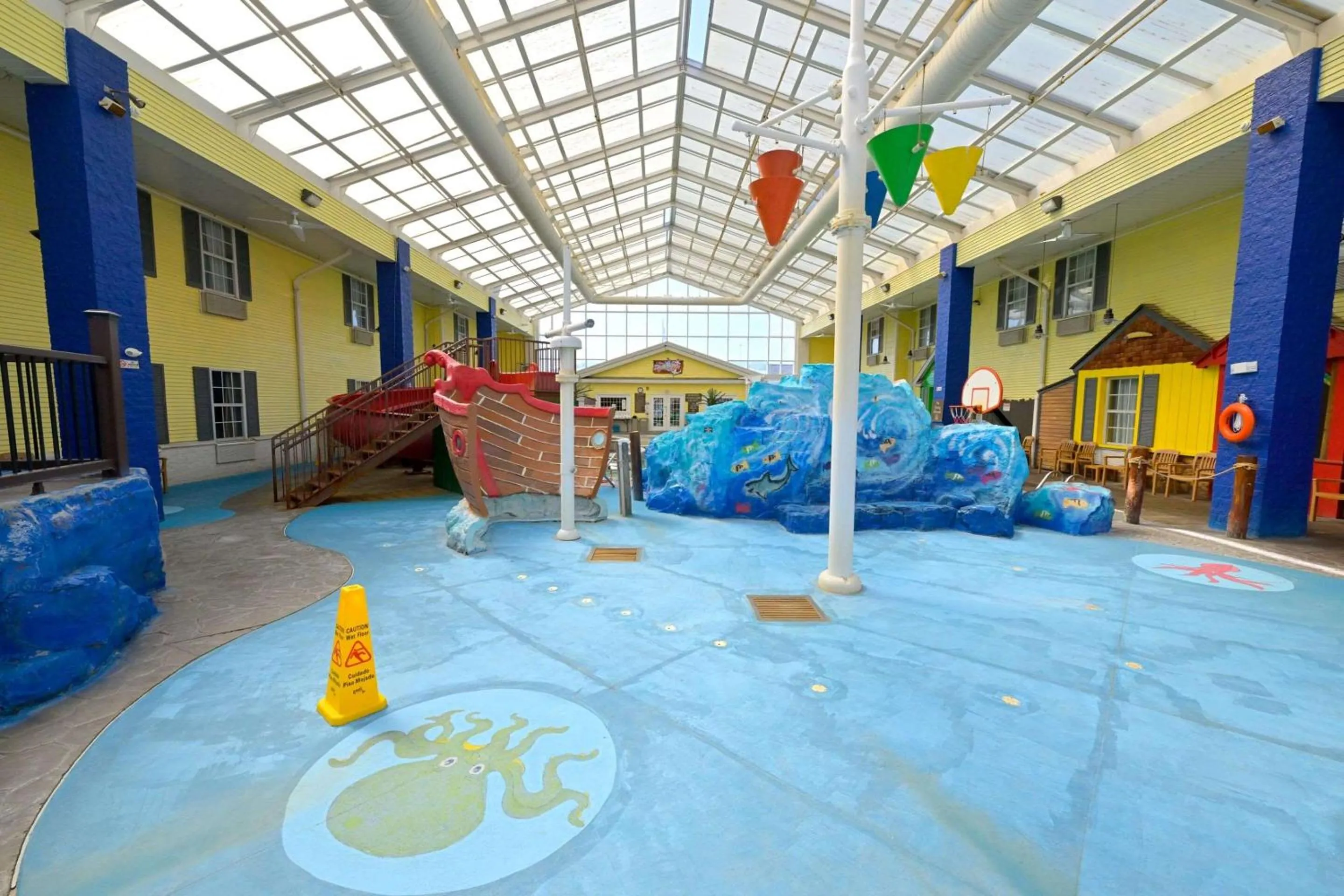 Swimming pool in Comfort Inn Splash Harbor