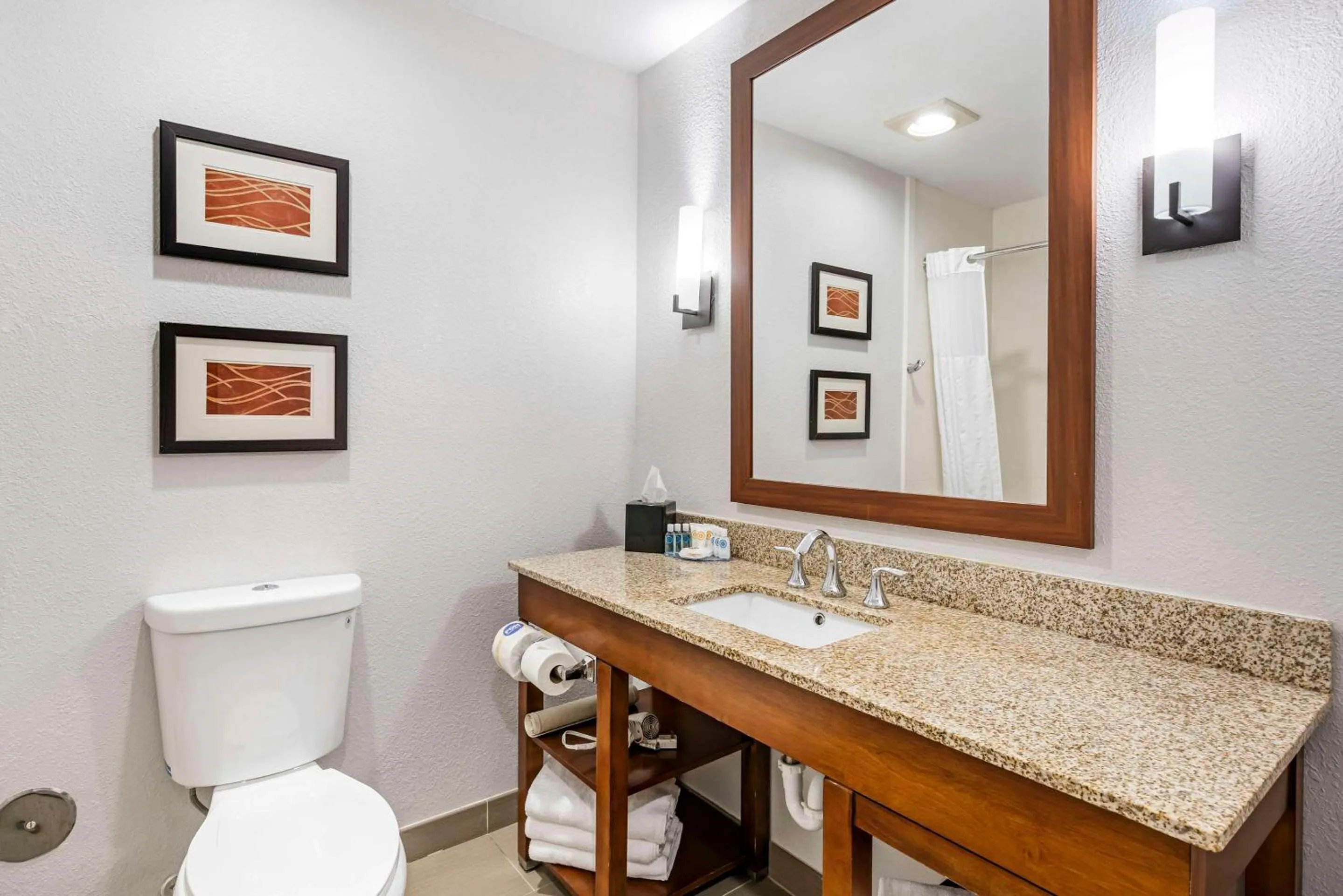 Bedroom in Comfort Inn Splash Harbor