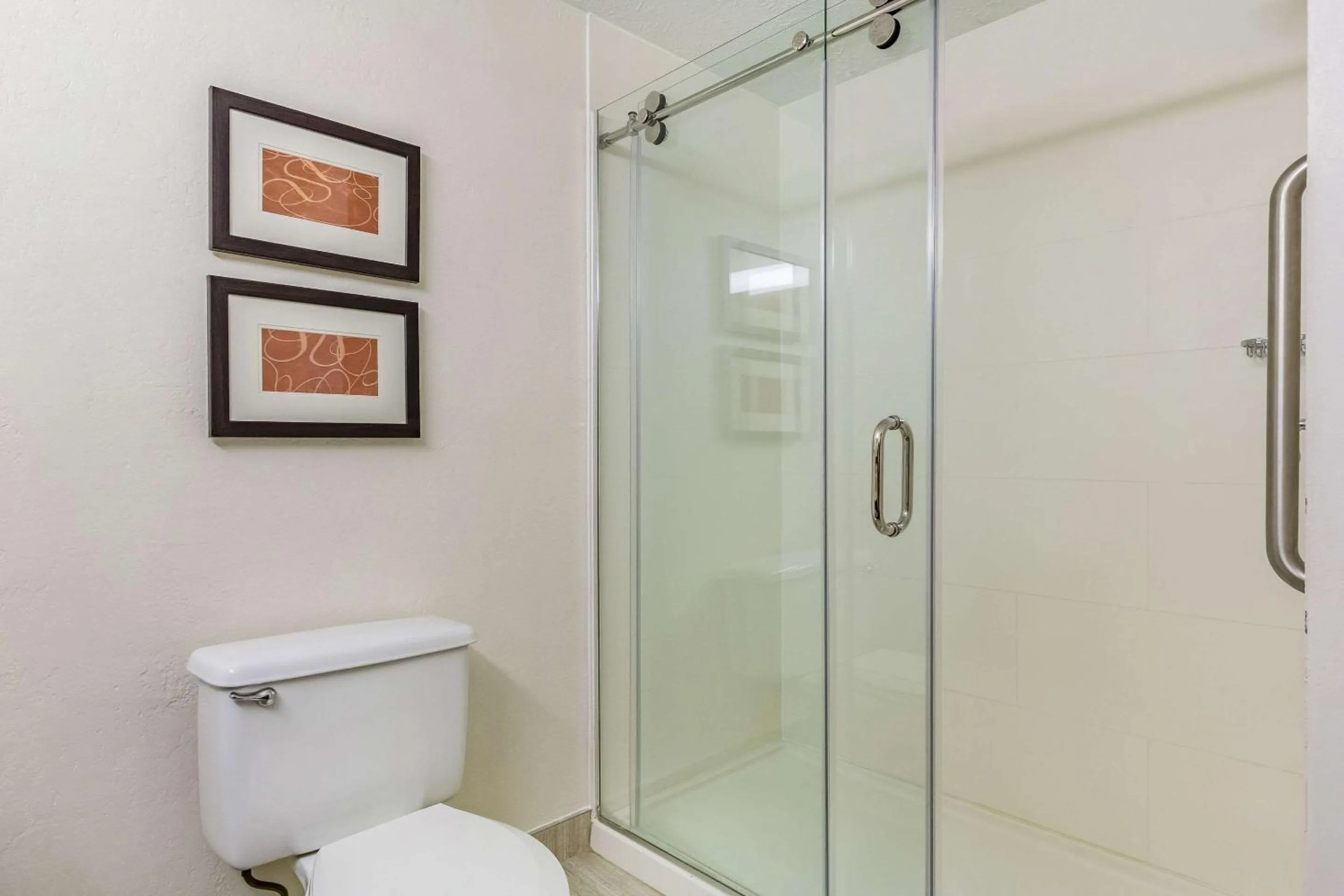 Shower in Comfort Inn Independence - Cleveland