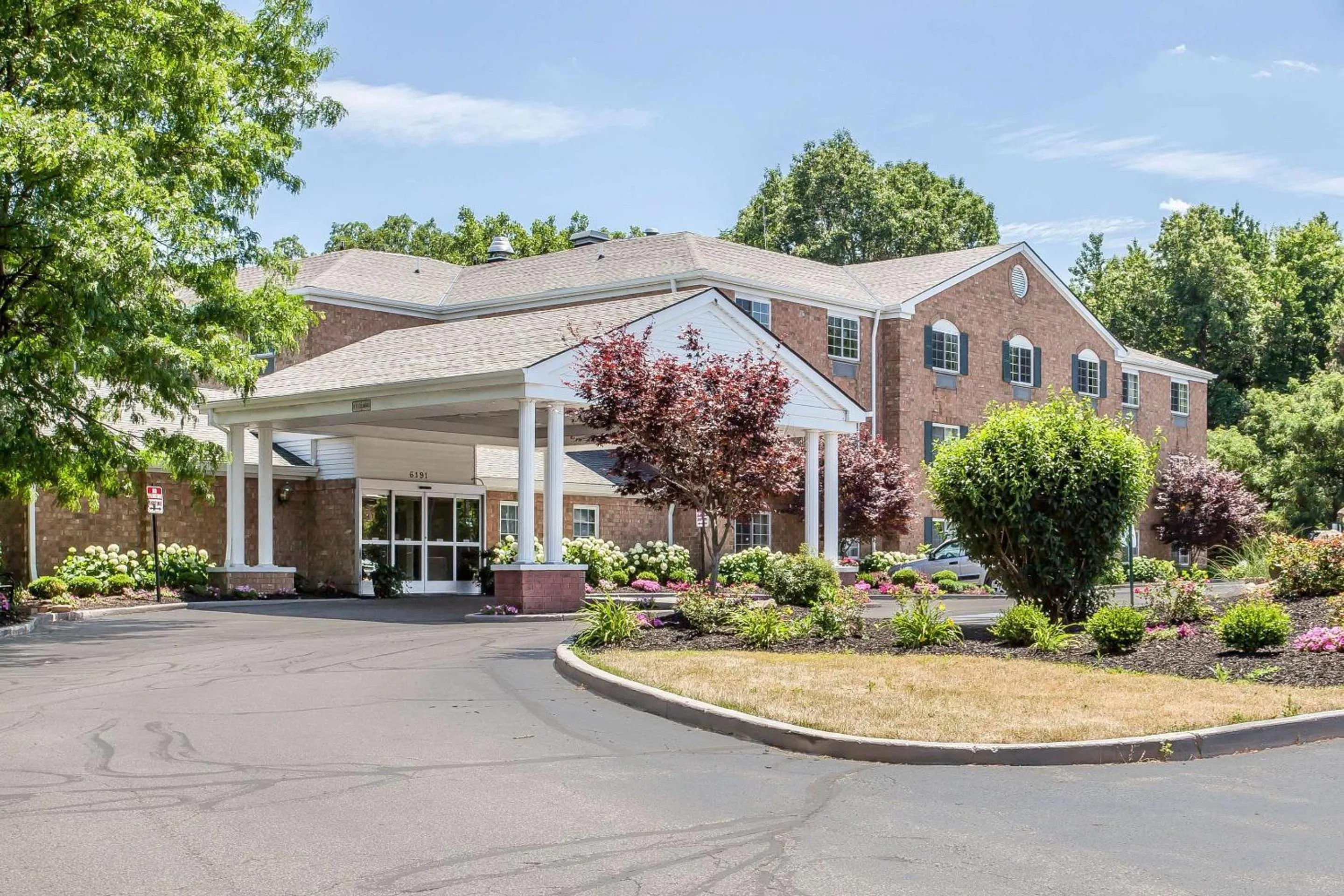 Property building in Comfort Inn Independence - Cleveland