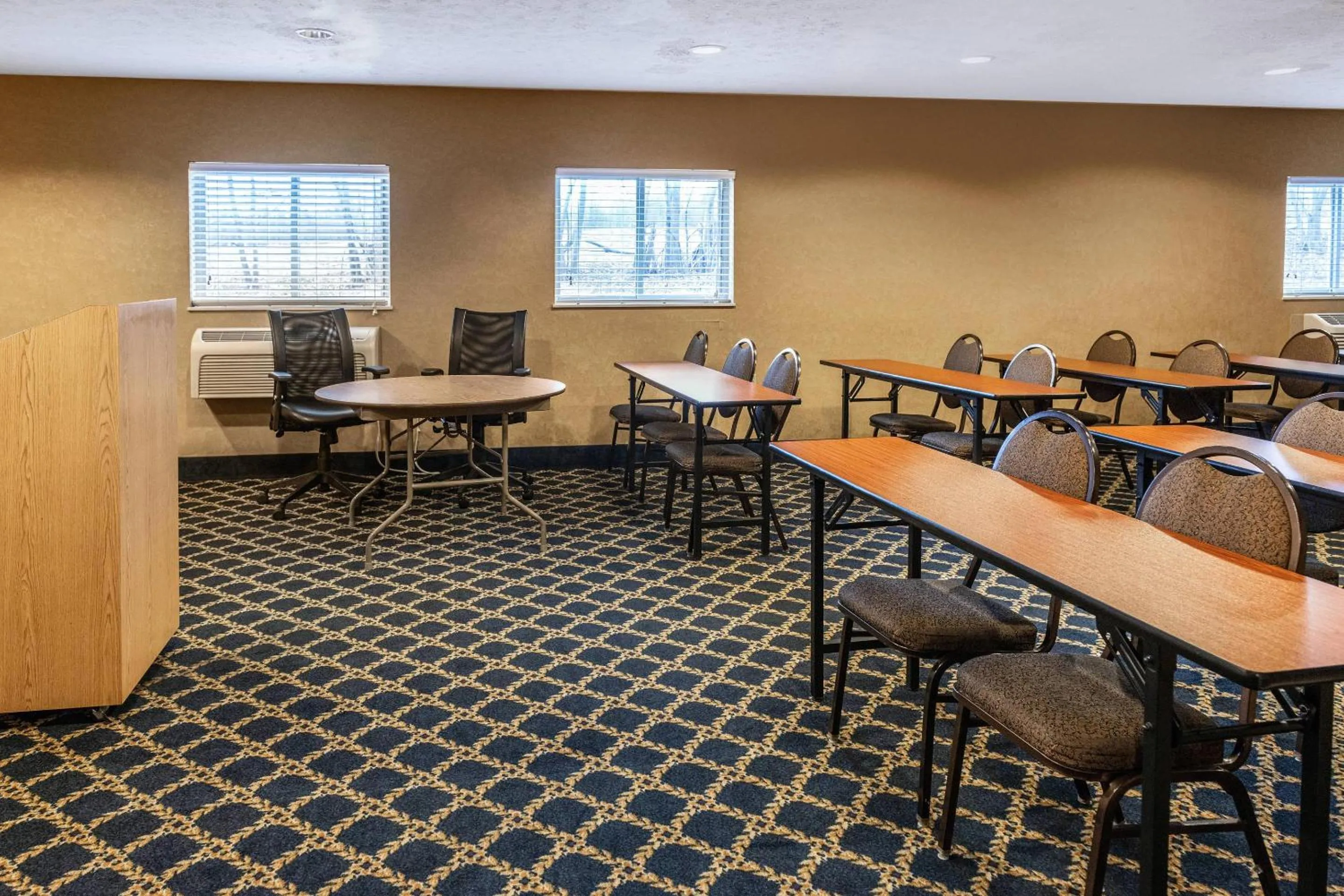 Meeting/conference room in Quality Inn & Suites Seville
