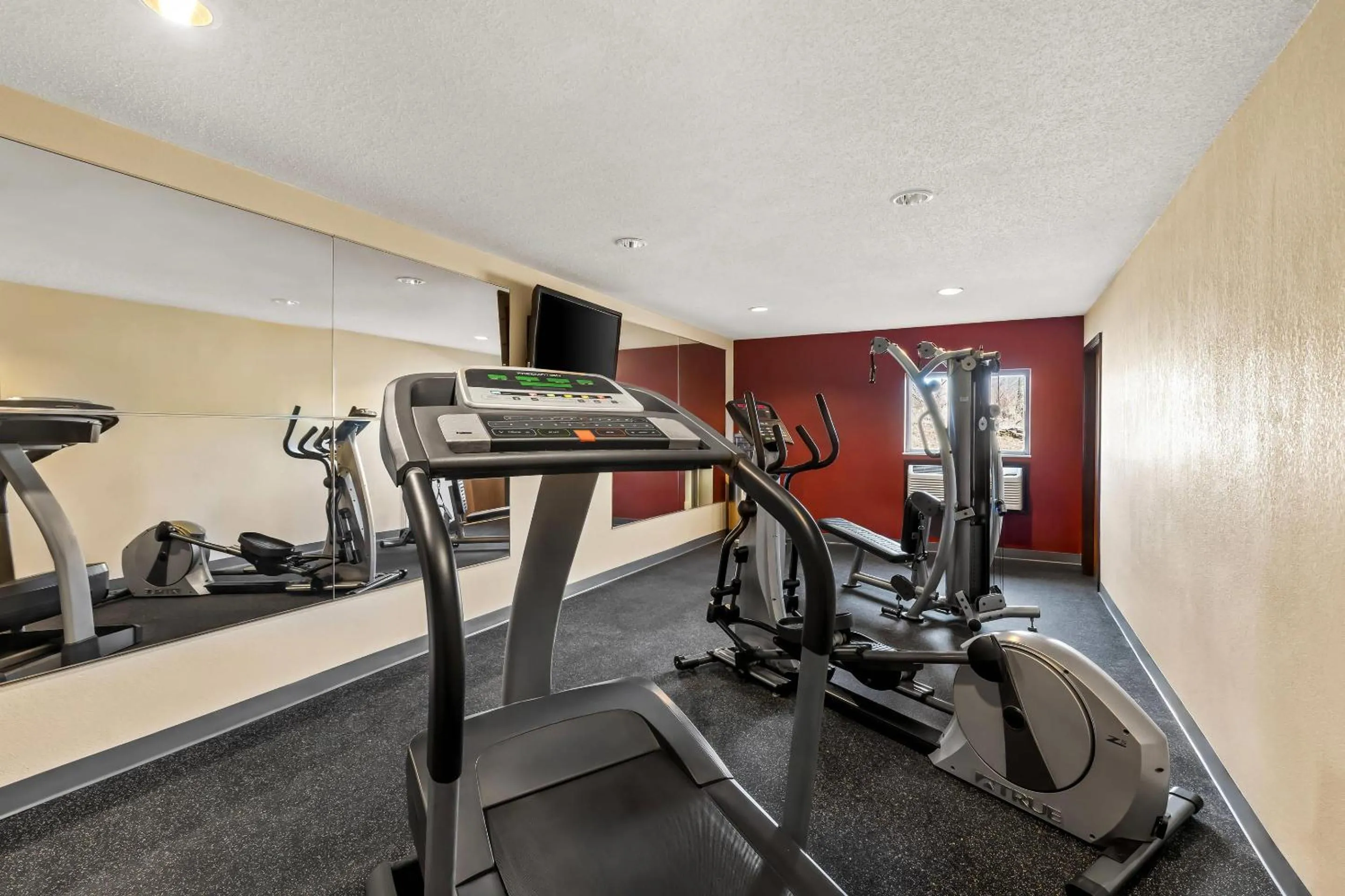 Fitness centre/facilities in Quality Inn & Suites Seville