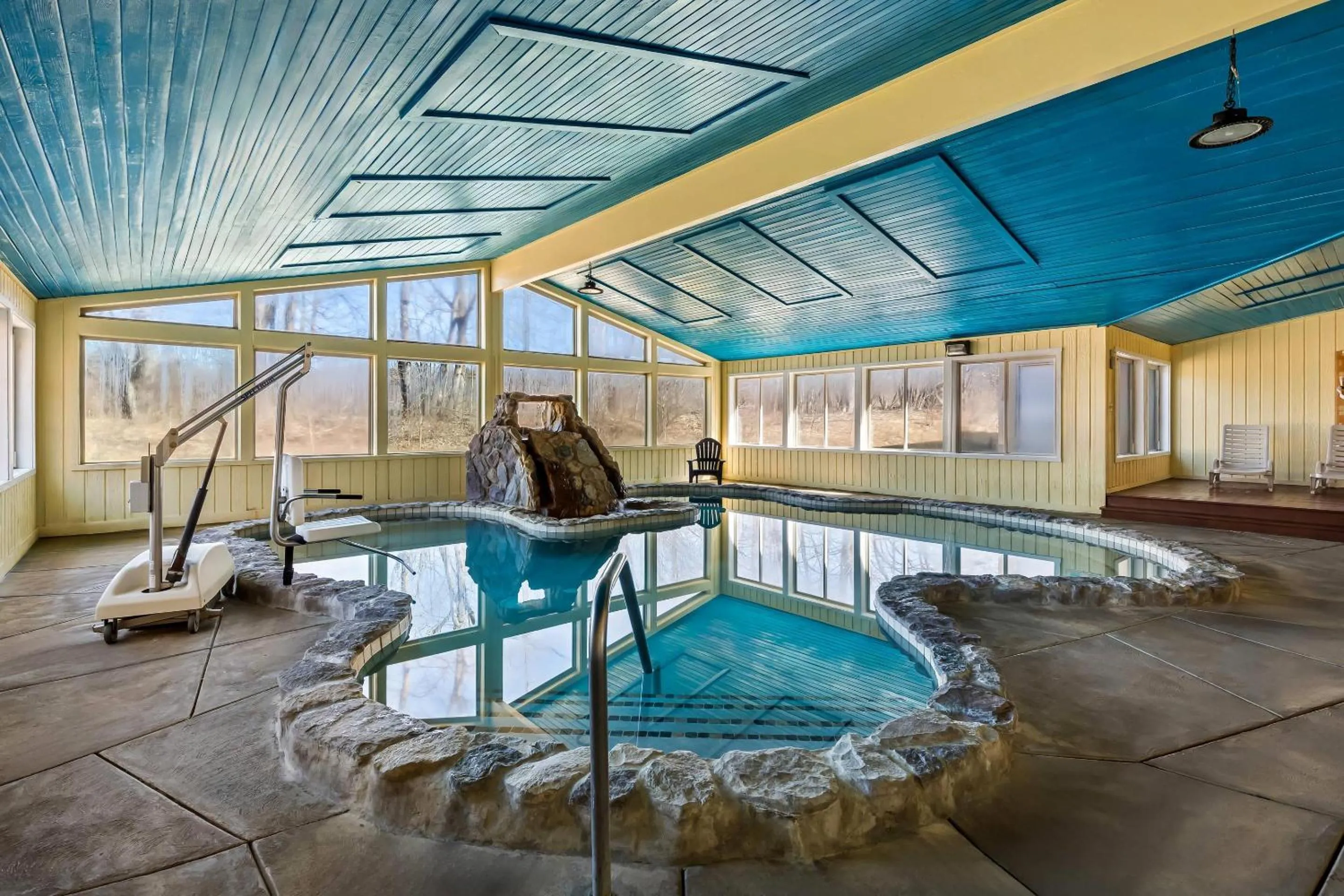 Swimming pool in Quality Inn & Suites Seville