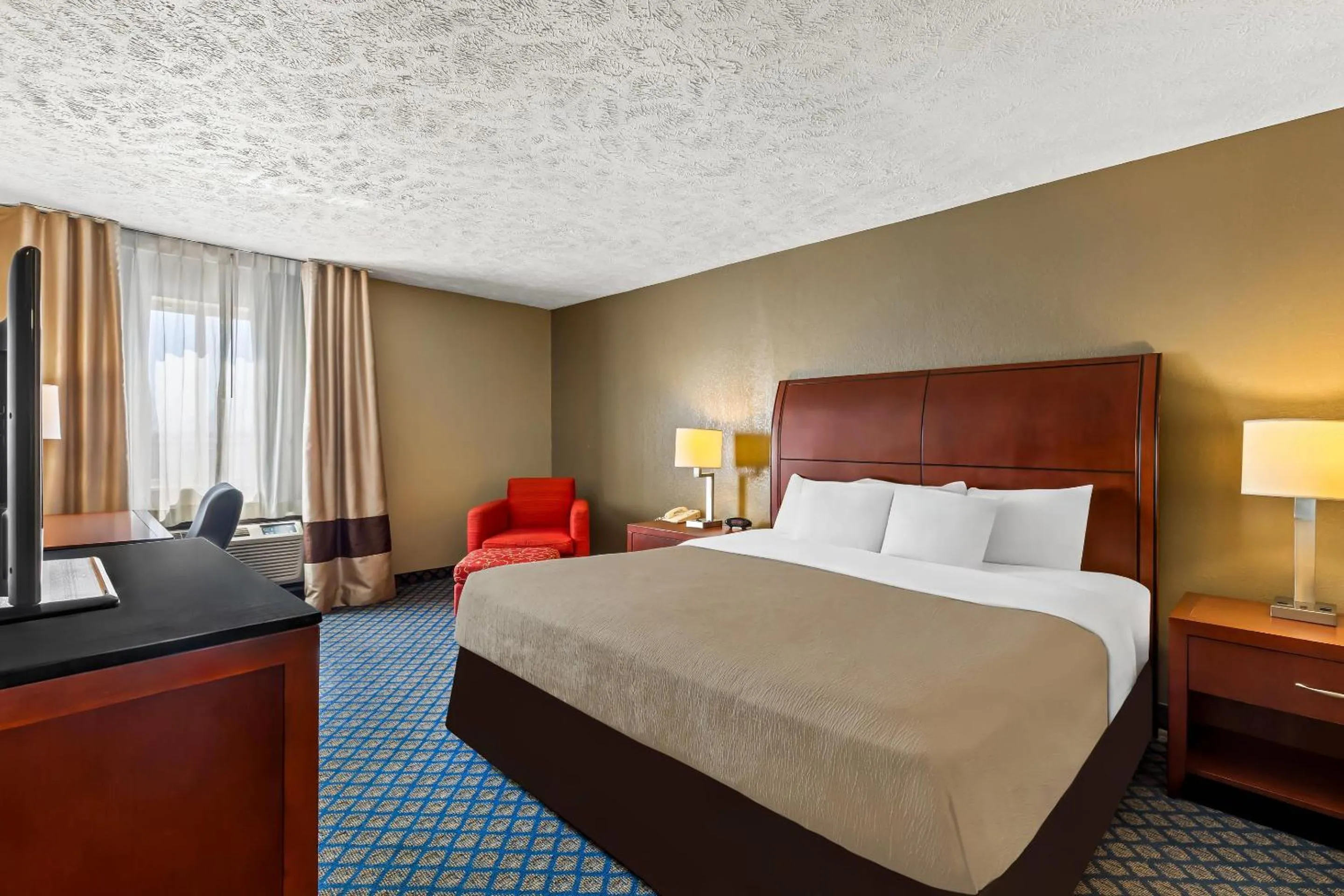 Bedroom, Bed in Quality Inn & Suites Seville